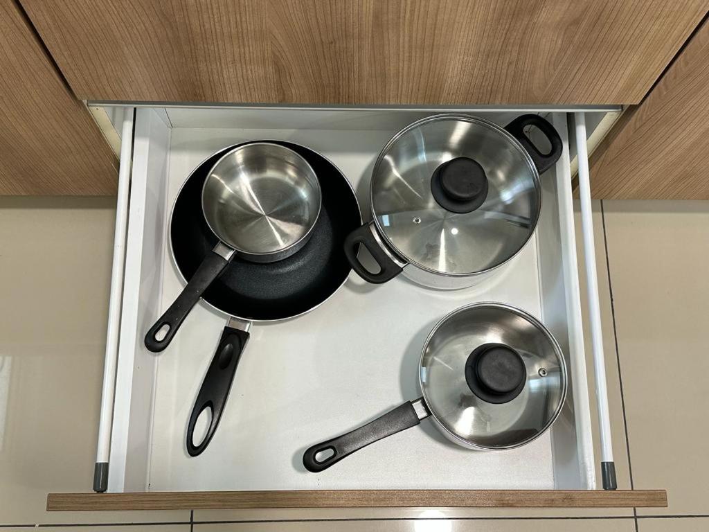 Twin Galaxy 6Pax 2Bedroom High floor with balcony Netflix WiFi