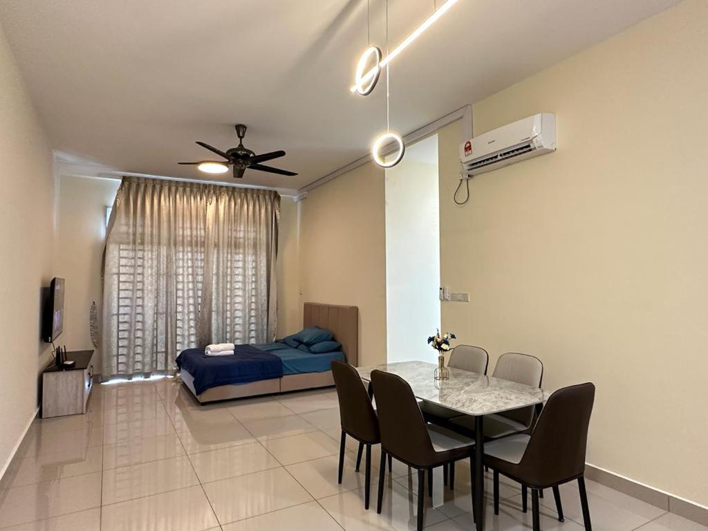 Twin Galaxy 6Pax 2Bedroom High floor with balcony Netflix WiFi