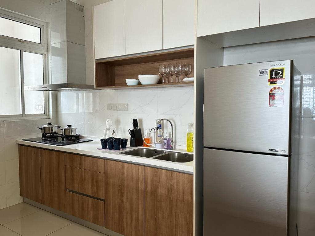Twin Galaxy 6Pax 2Bedroom High floor with balcony Netflix WiFi