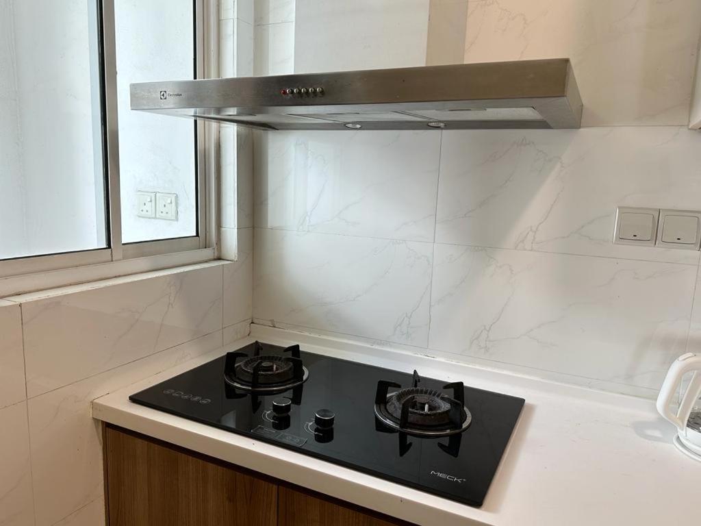 Twin Galaxy 6Pax 2Bedroom High floor with balcony Netflix WiFi