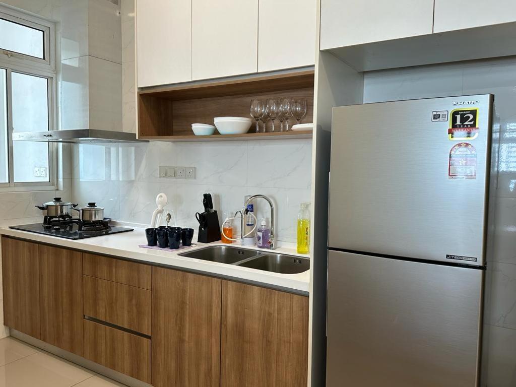 Twin Galaxy 6Pax 2Bedroom High floor with balcony Netflix WiFi
