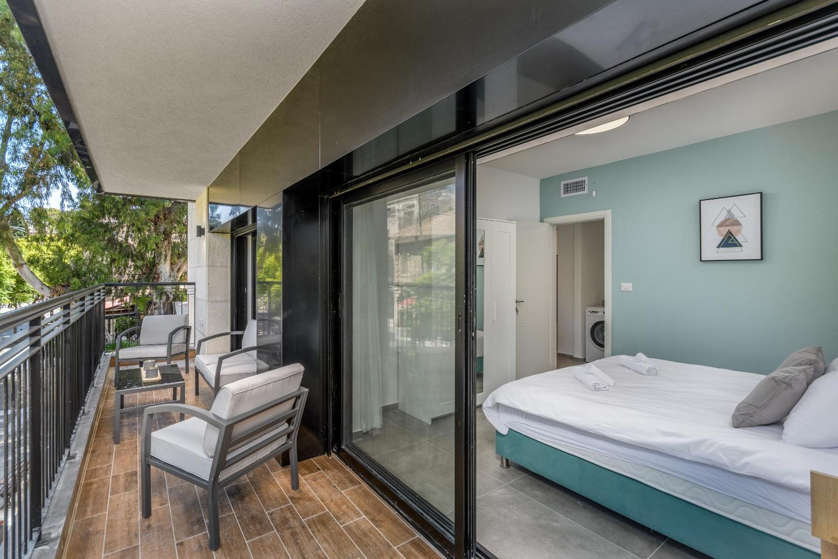 New Luxury 3 BR - Next the Orient Hotel view 4