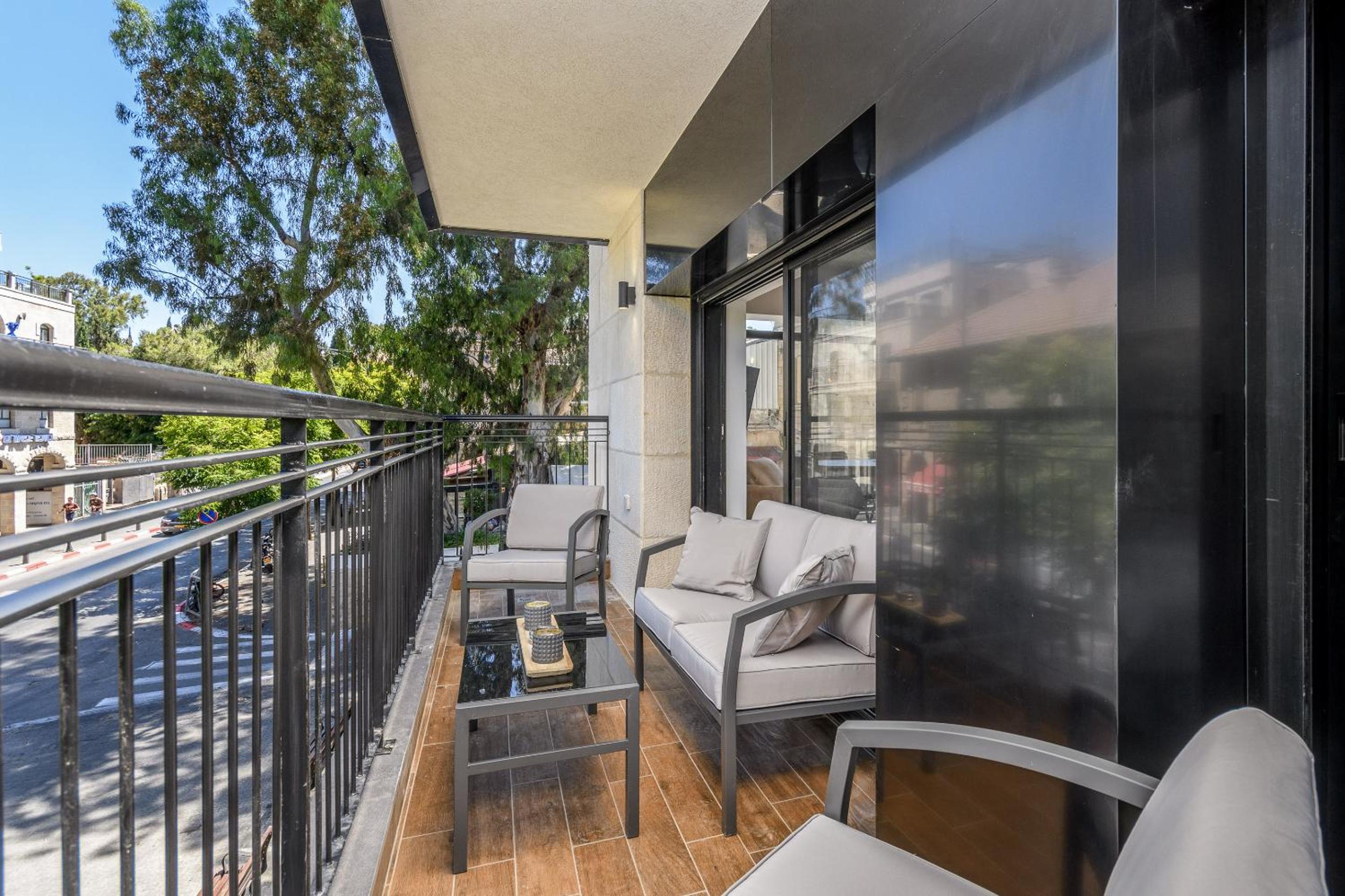 New Luxury 3 BR - Next the Orient Hotel view 3