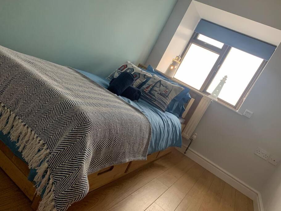 Welsh cottage coastal retreat with stunning views view 5