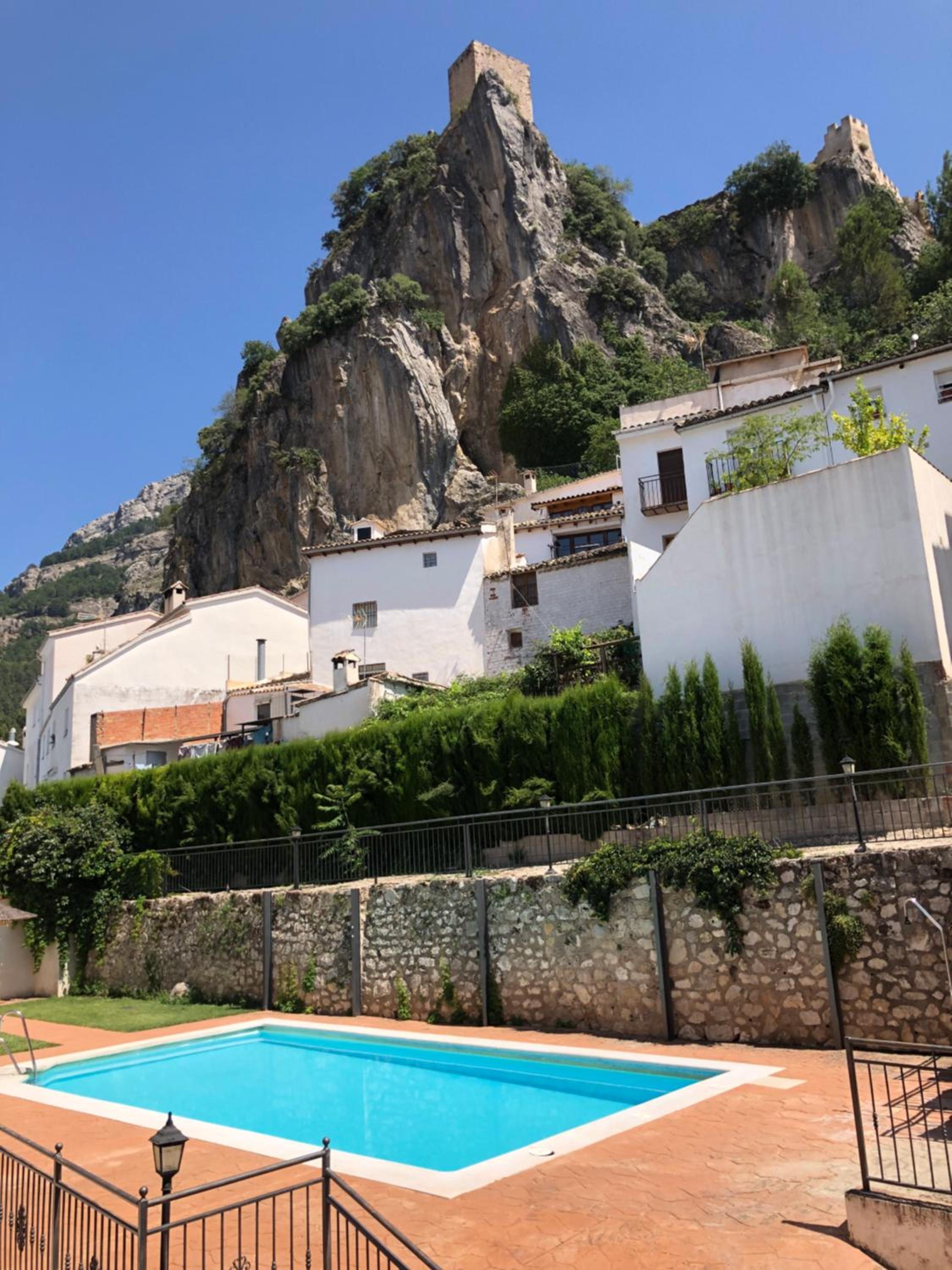 Apartamento con vistas a la piscina y al castillo templario