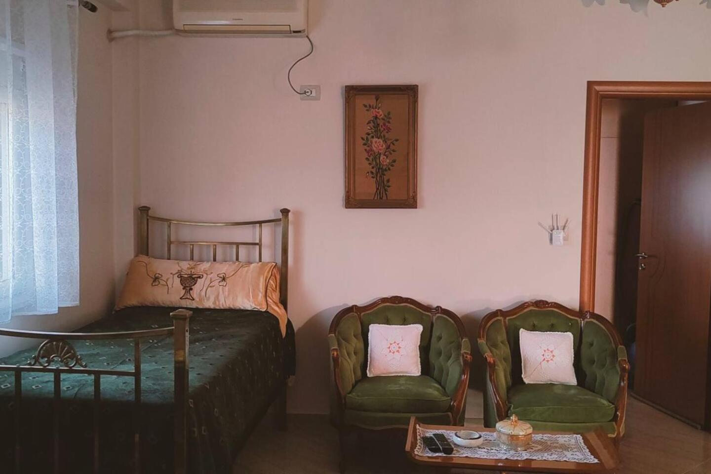 Casa con impronta vintage a Nartë