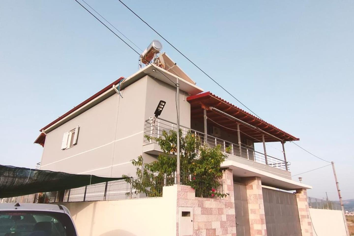 Casa con impronta vintage a Nartë