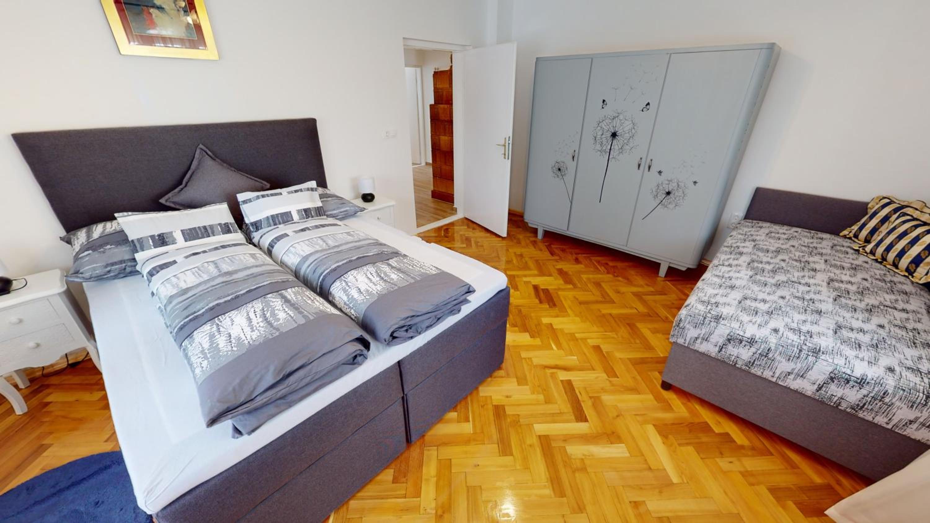FAMILY APARTMAN