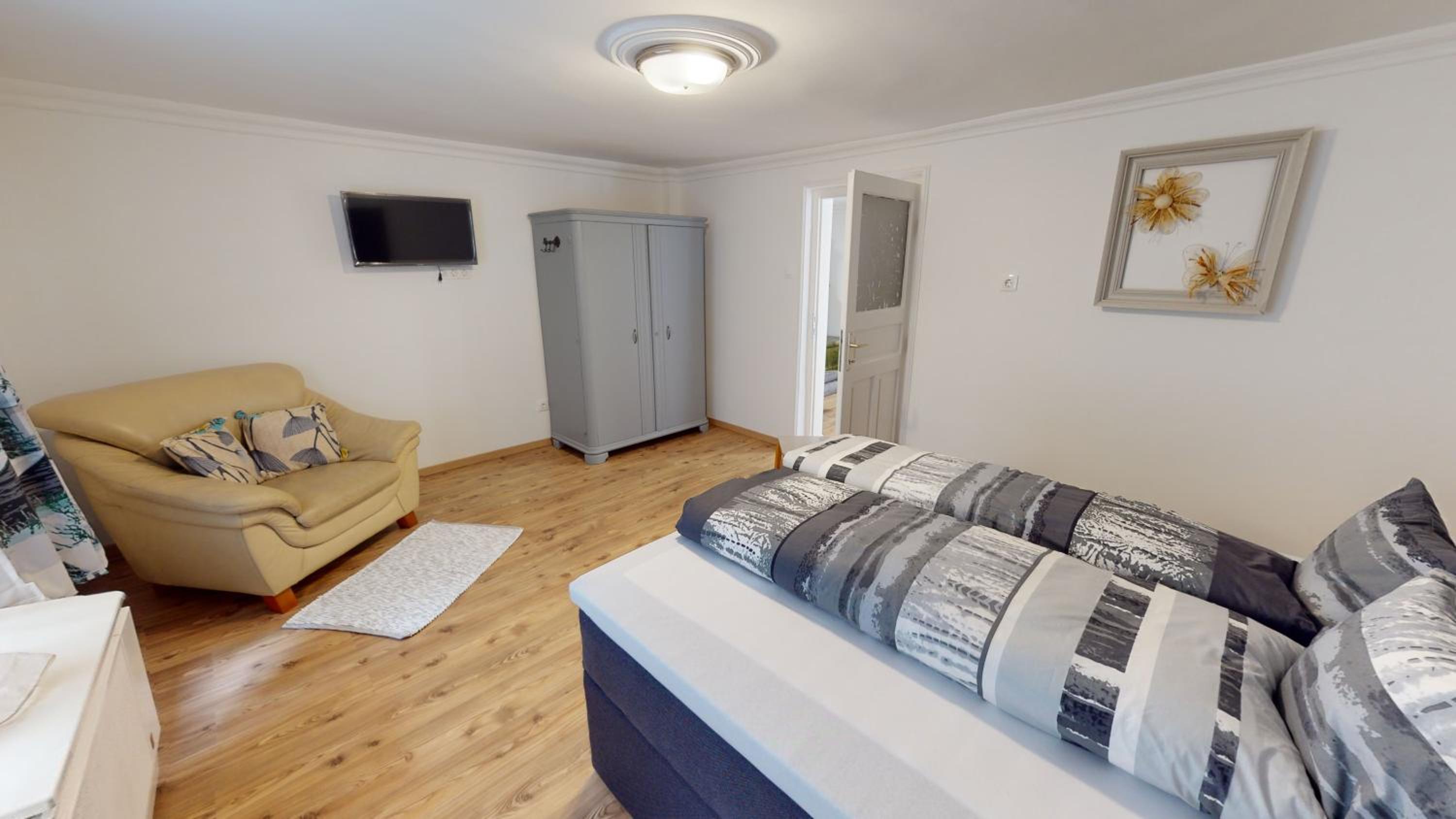 FAMILY APARTMAN