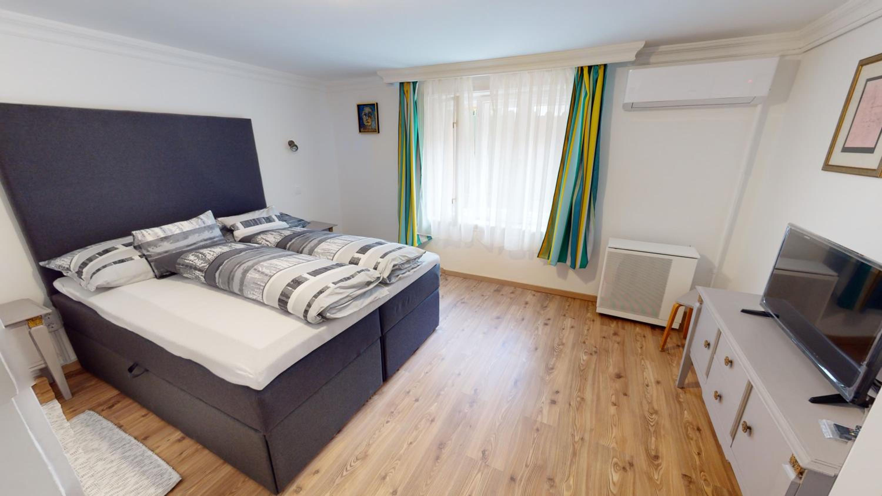 FAMILY APARTMAN