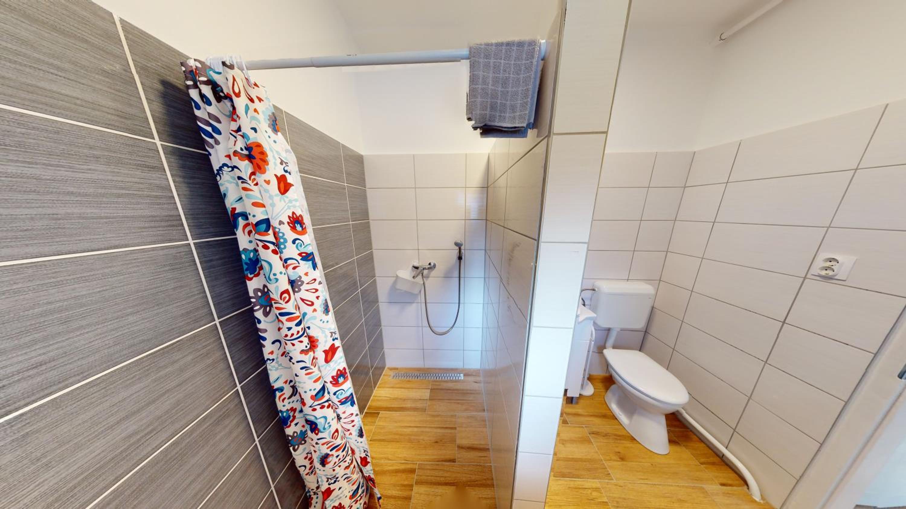 FAMILY APARTMAN