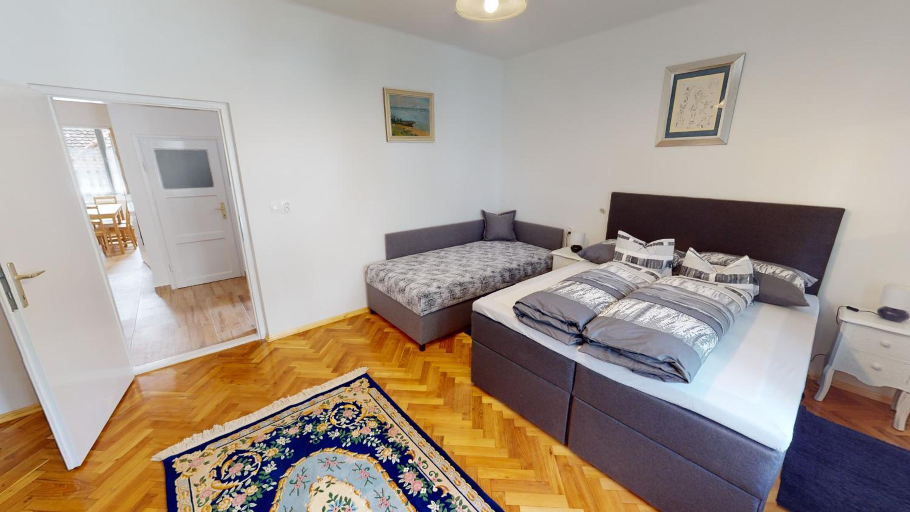 FAMILY APARTMAN