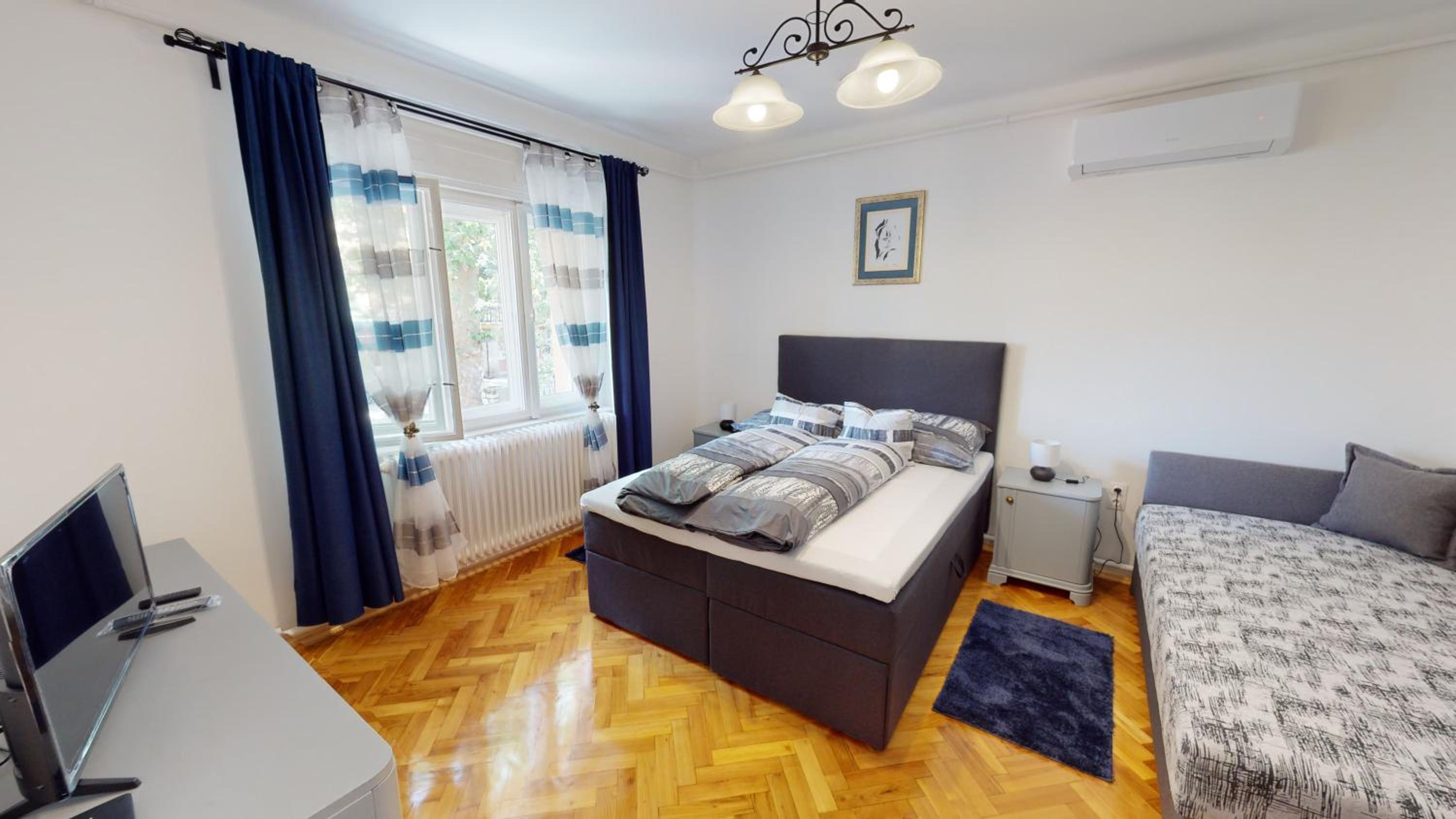 FAMILY APARTMAN