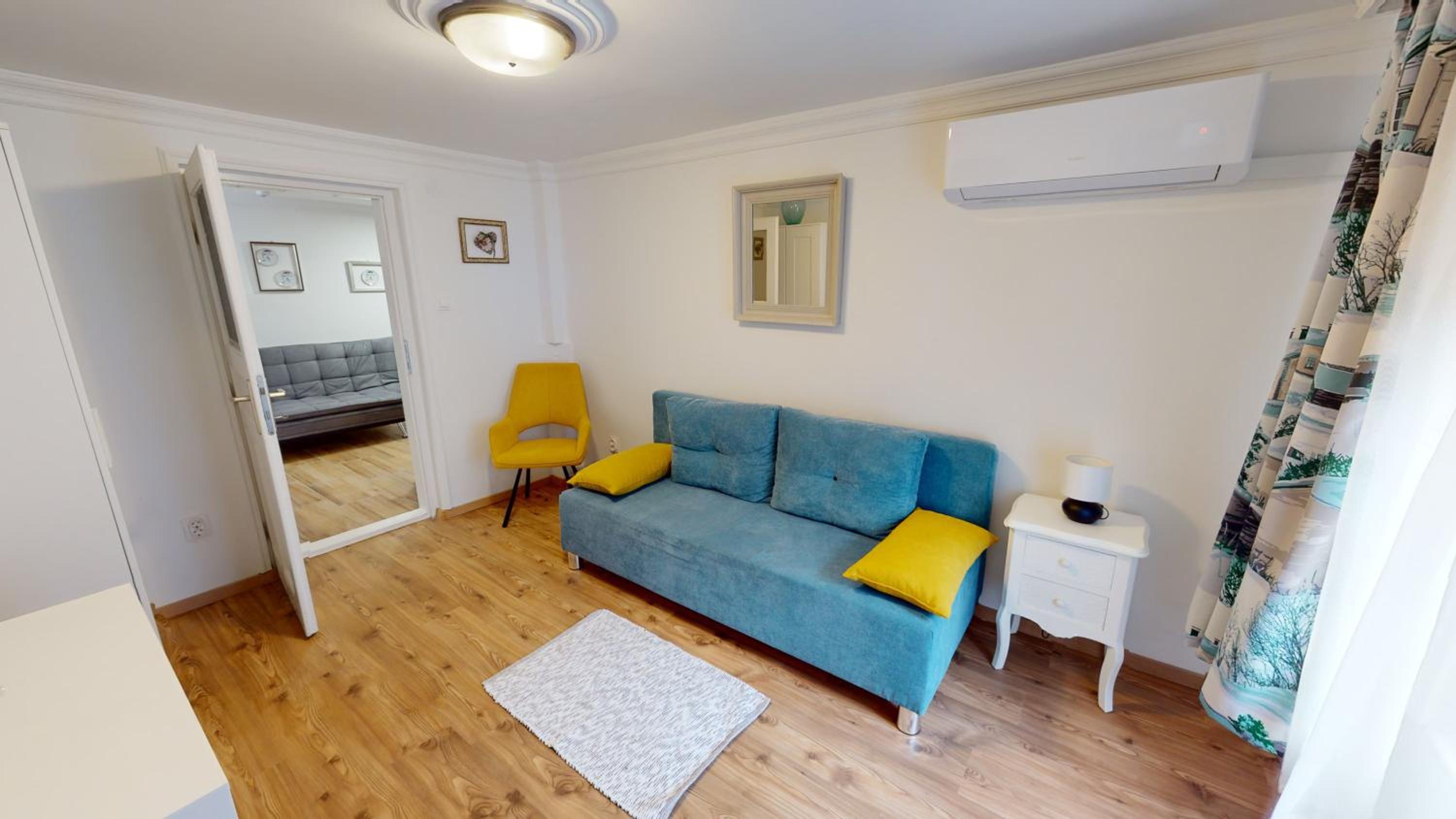 FAMILY APARTMAN