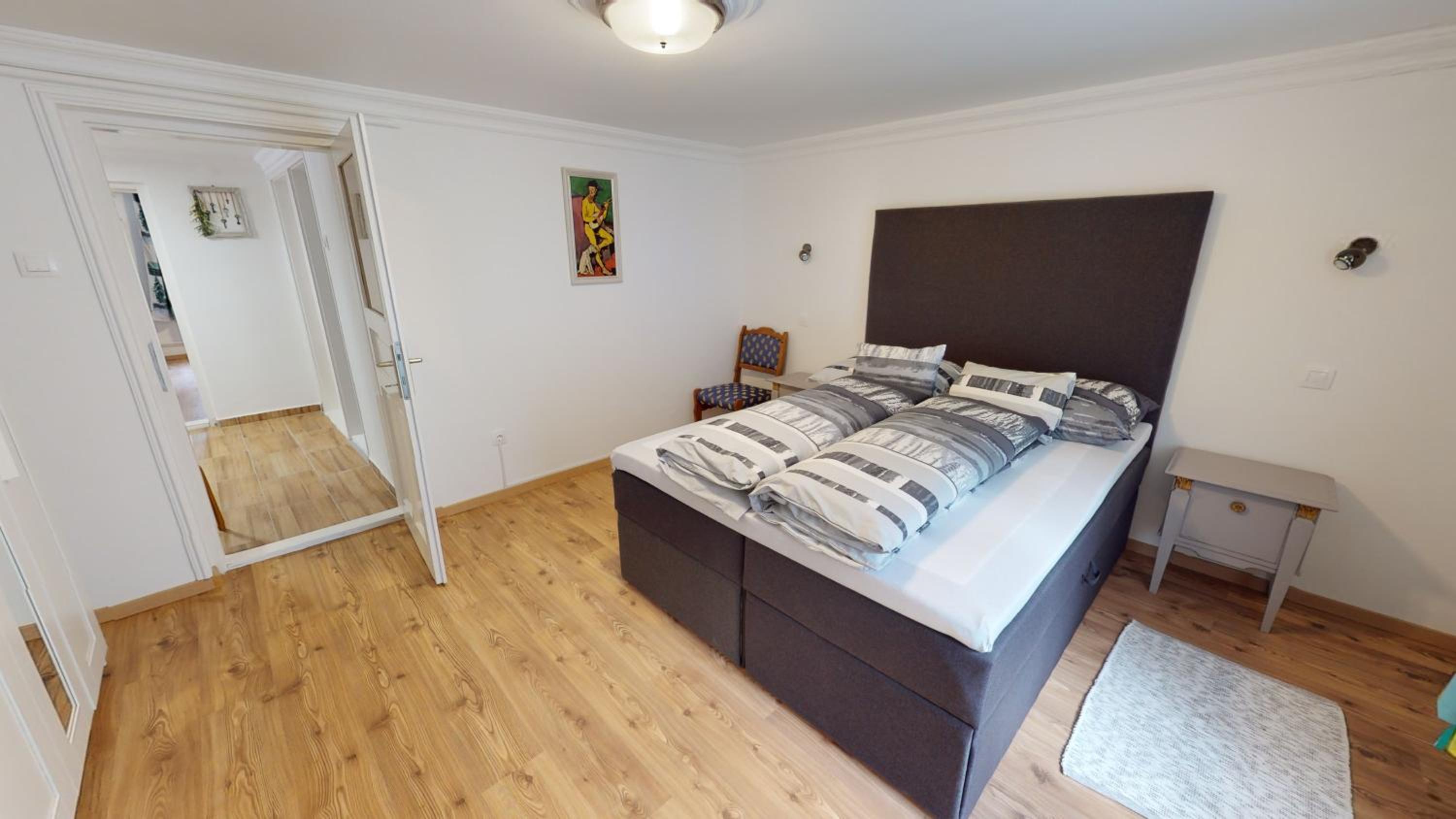 FAMILY APARTMAN