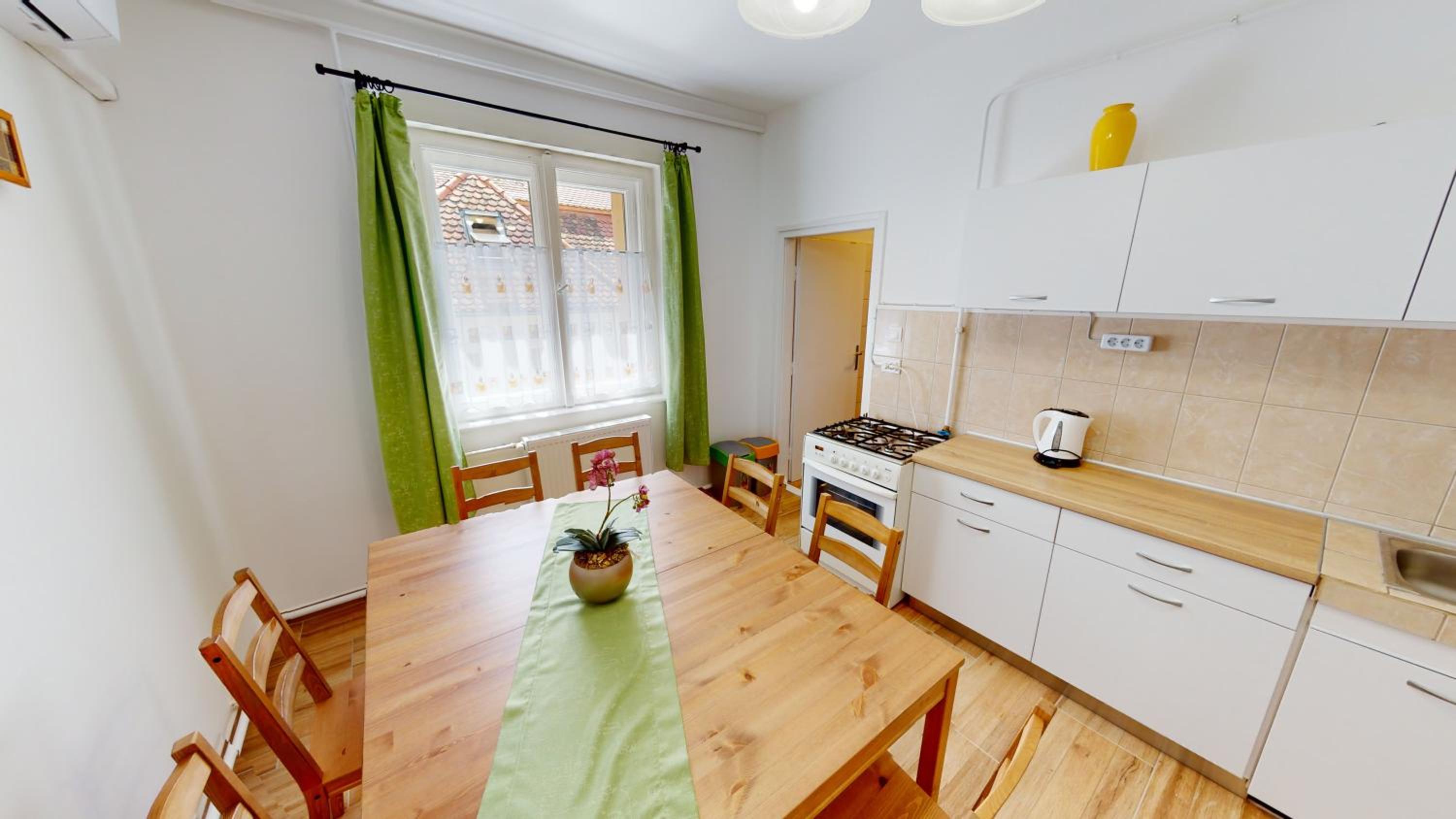 FAMILY APARTMAN