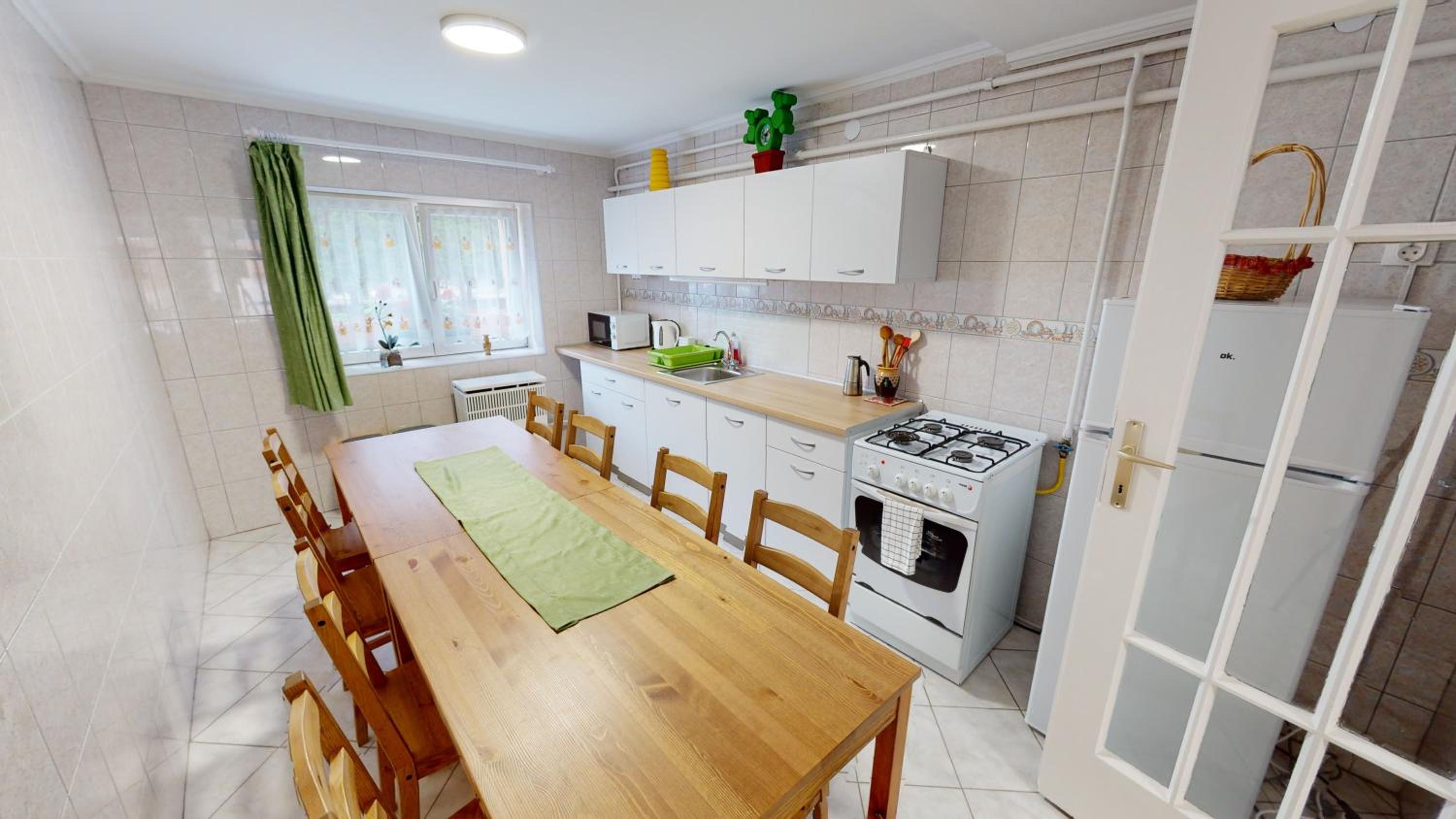 FAMILY APARTMAN