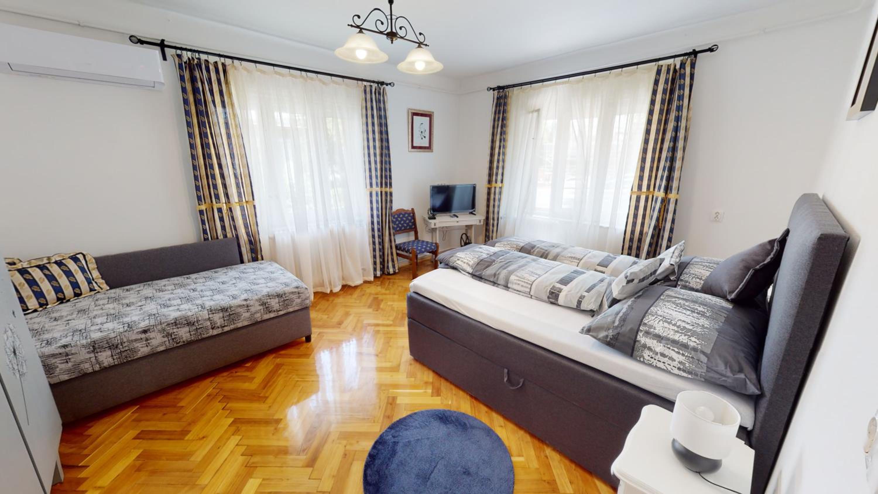 FAMILY APARTMAN