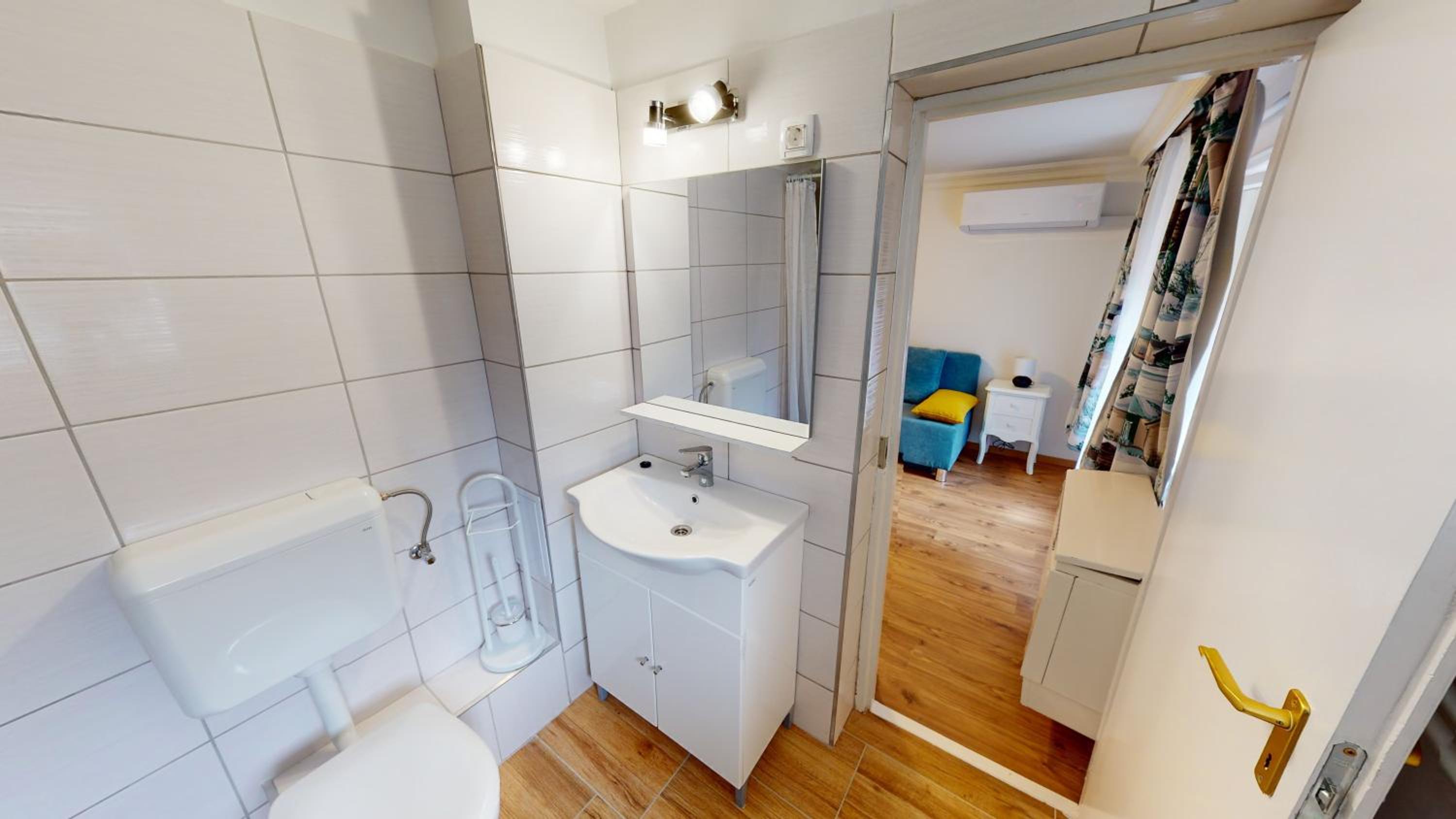 FAMILY APARTMAN