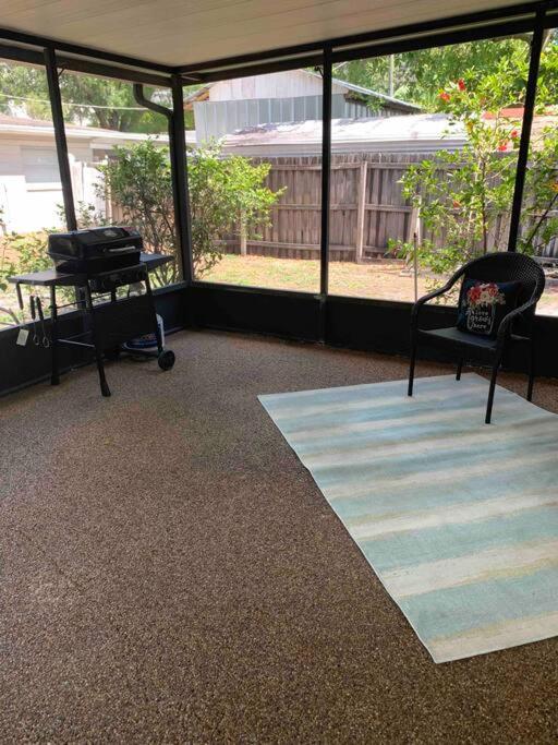 Cozy 3Bdr home in the heart of Tampa view 5