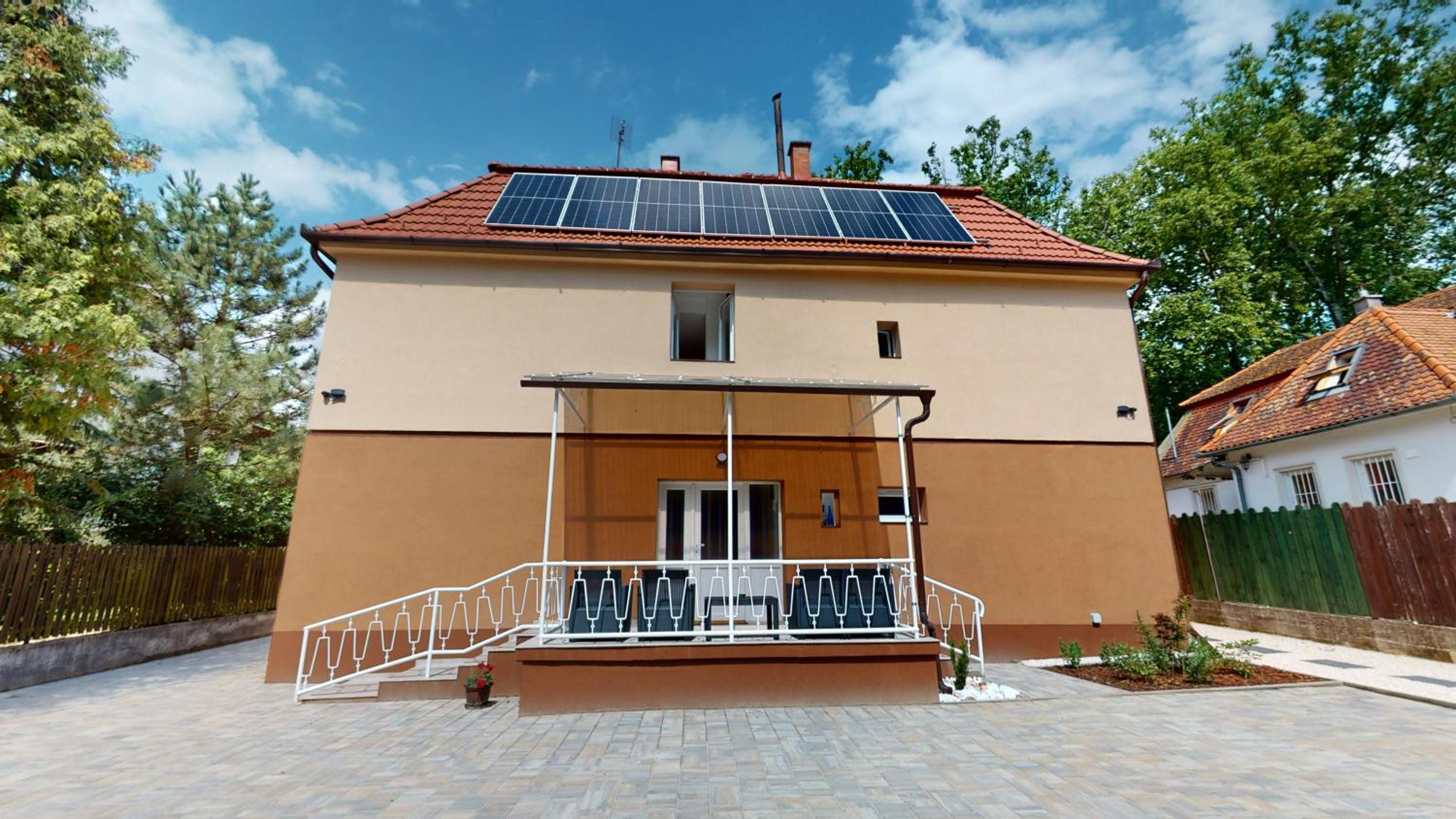 FAMILY APARTMAN