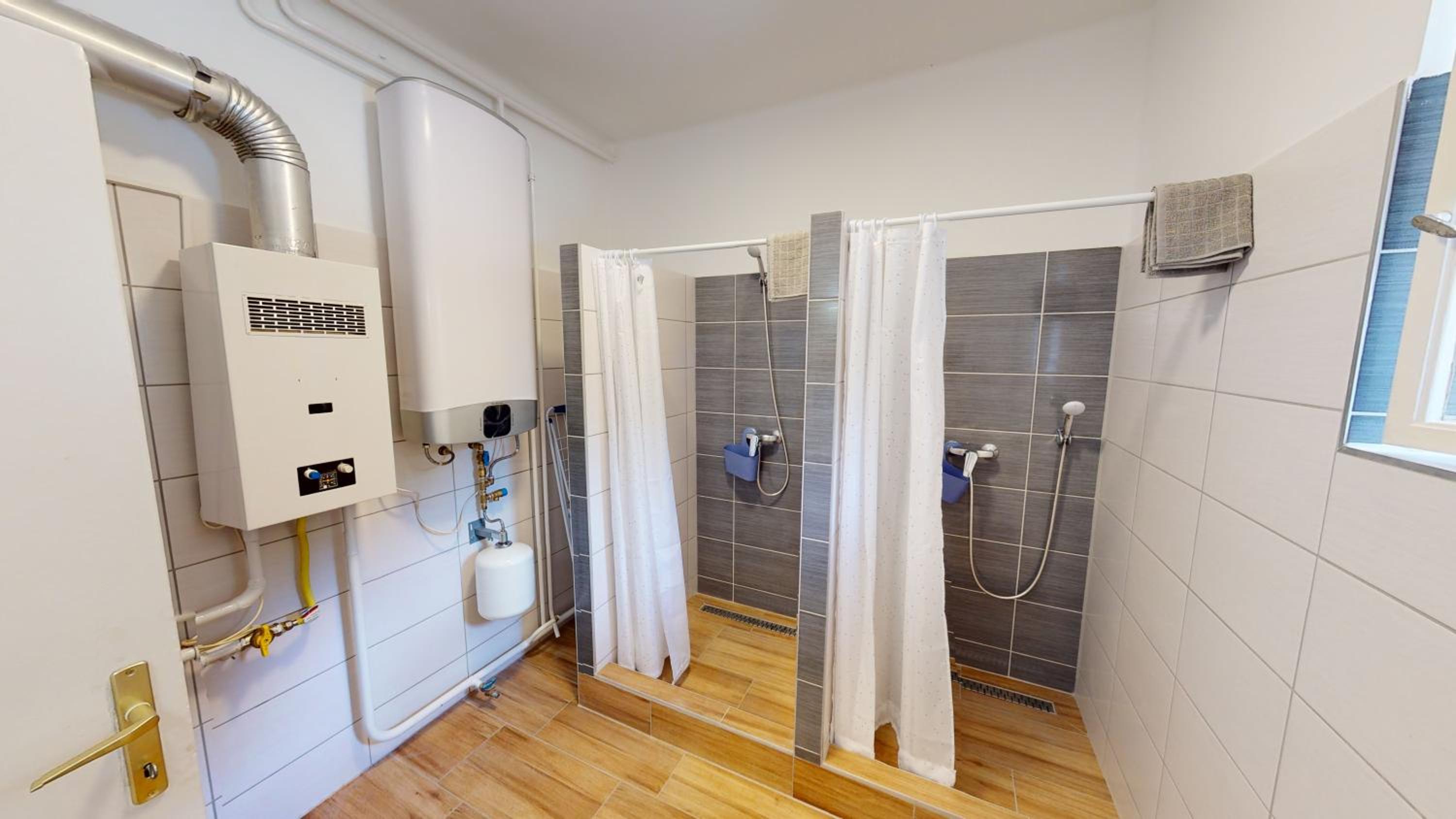 FAMILY APARTMAN