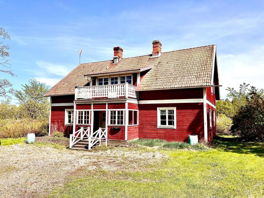 Sjönära lantgård i Bergslagen
