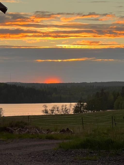Sjönära lantgård i Bergslagen