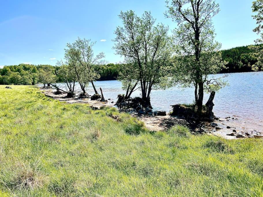 Sjönära lantgård i Bergslagen