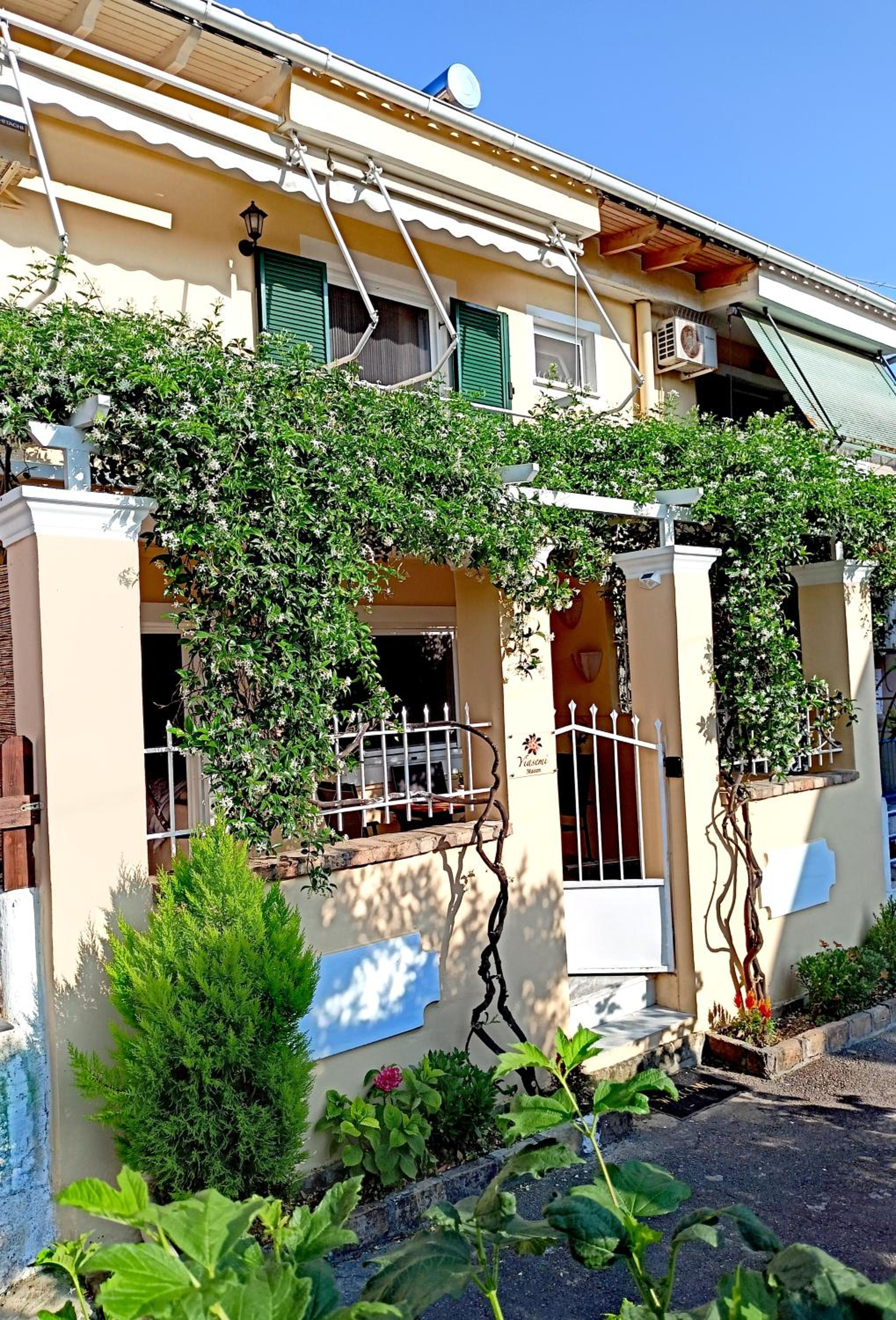 Yiasemi Maison