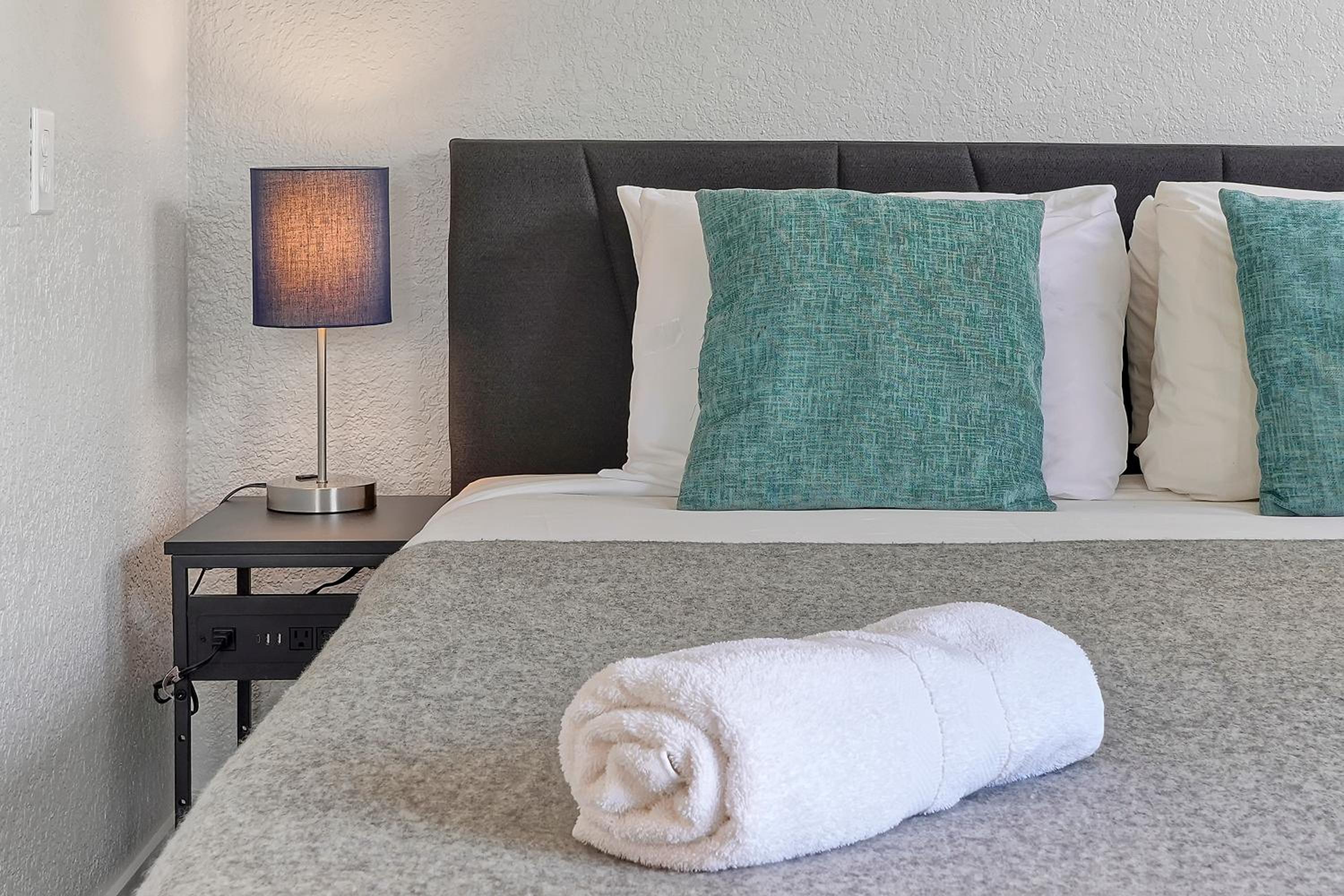 Cozy Condo on International Dr. Near Universal Studios