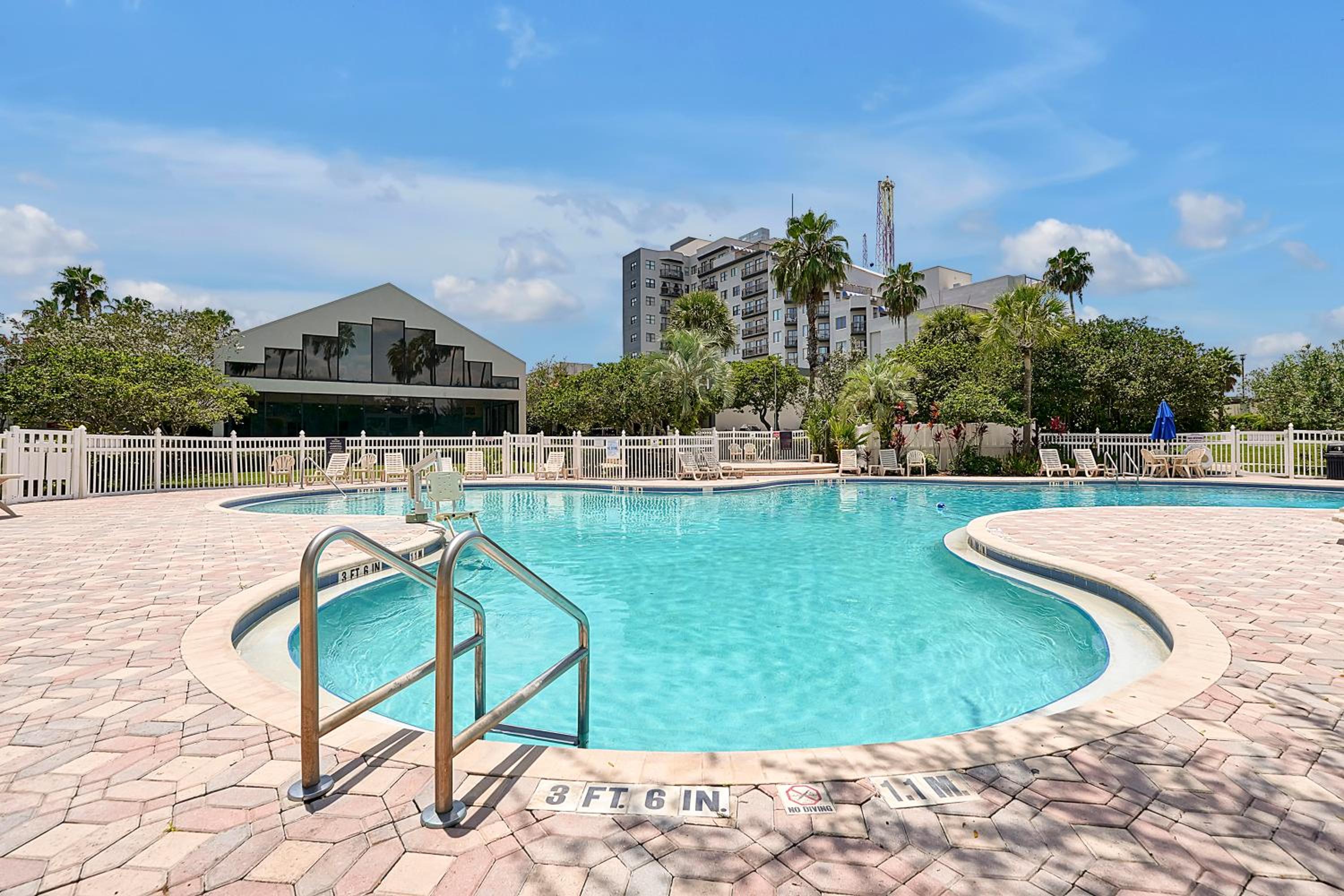 Cozy Condo on International Dr. Near Universal Studios