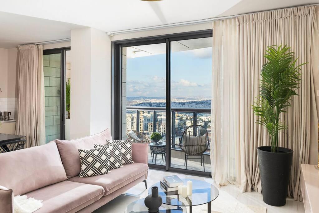 The Holy View Apartment 84