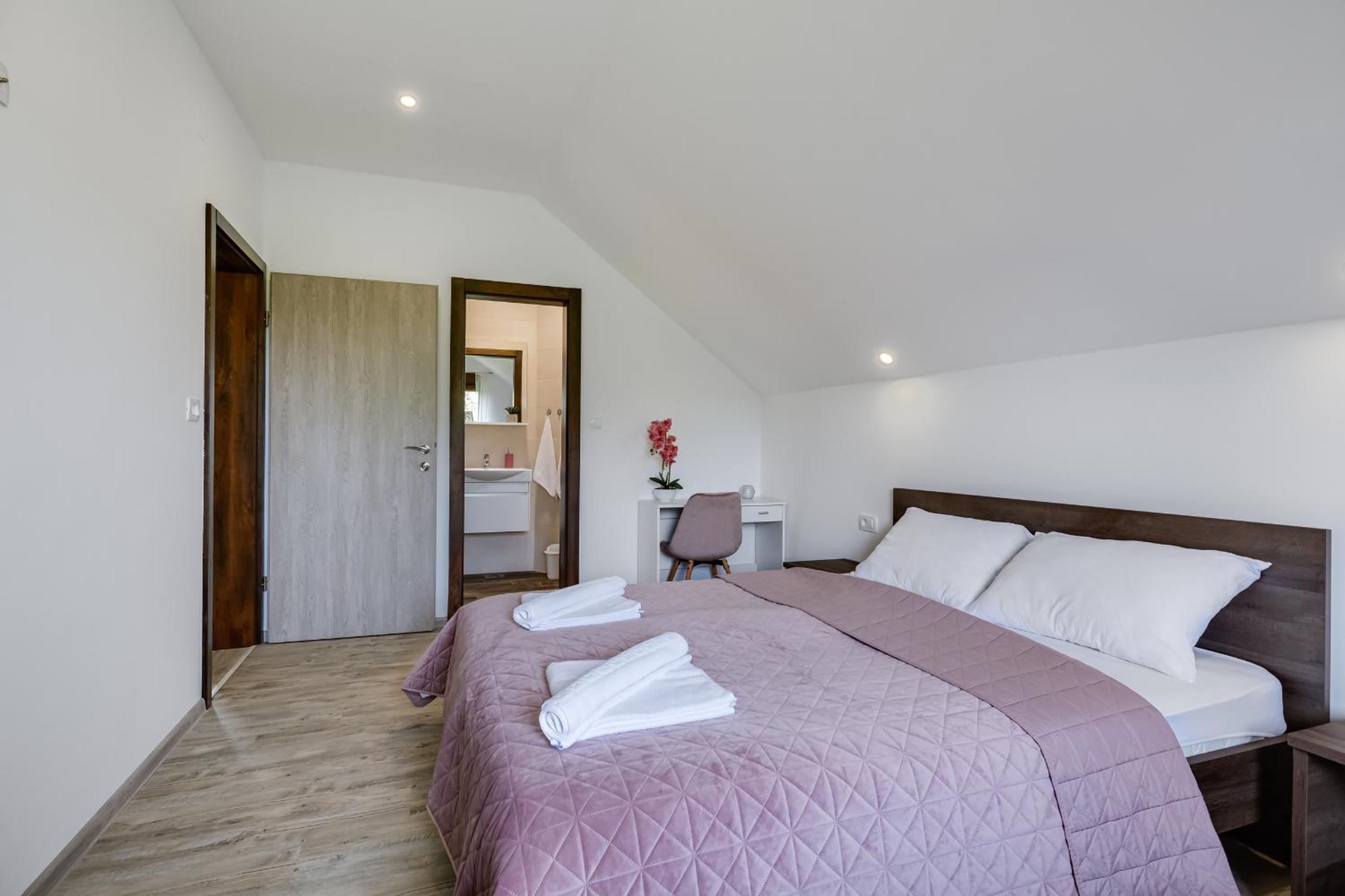 Deluxe Apartment with Jacuzzi - PATAR