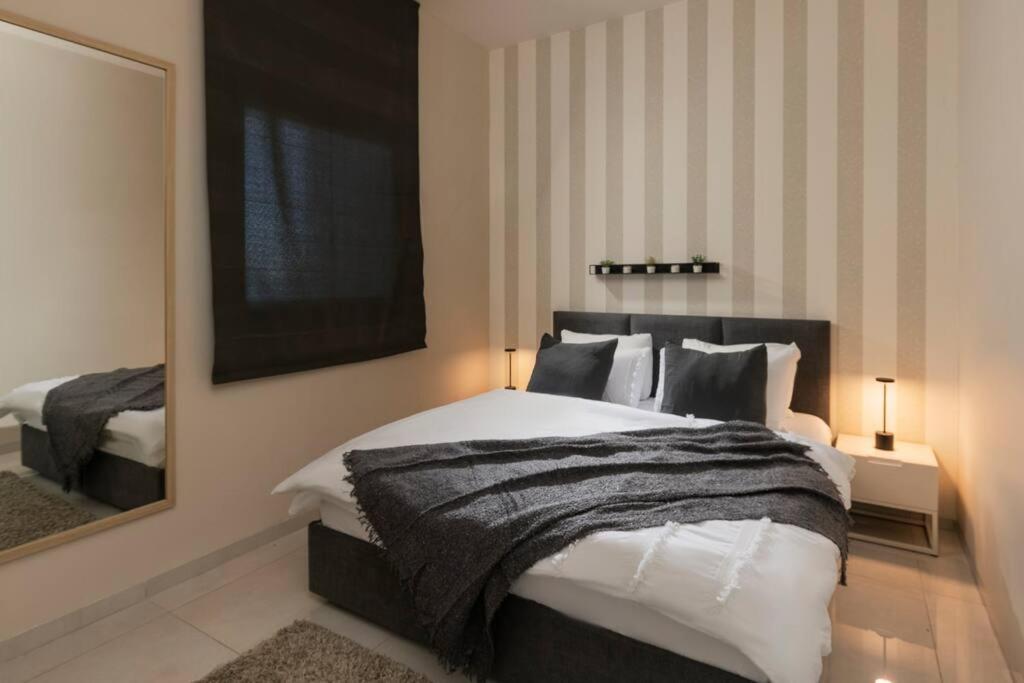 The Holy View Apartment 84