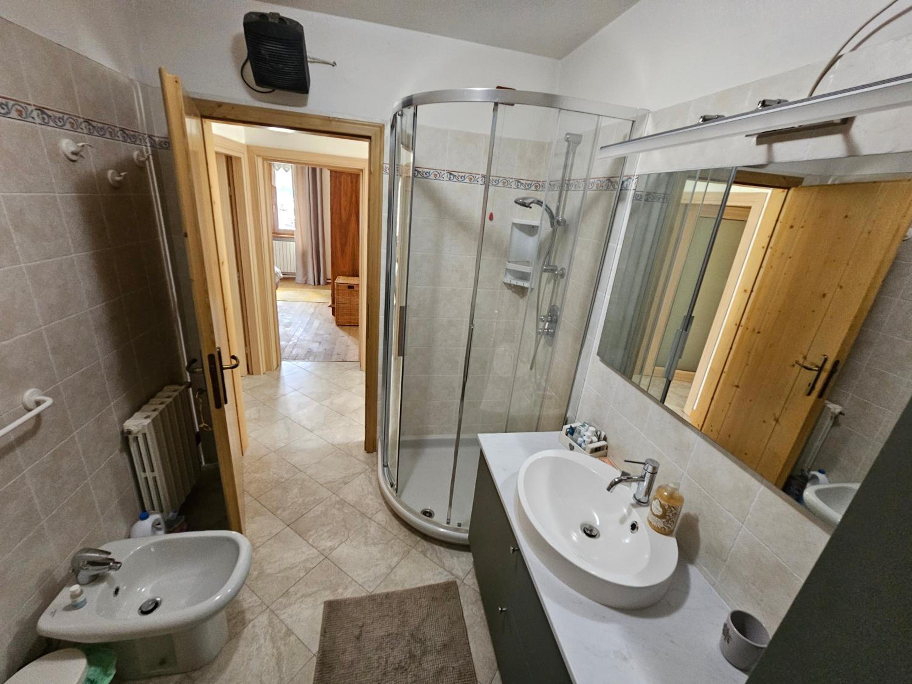 THE YELLOW HOUSE en Bormio — bathroom