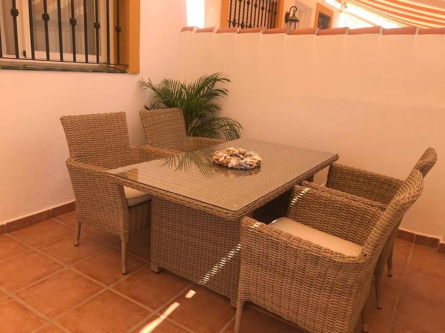 Apartamento con porche y piscina