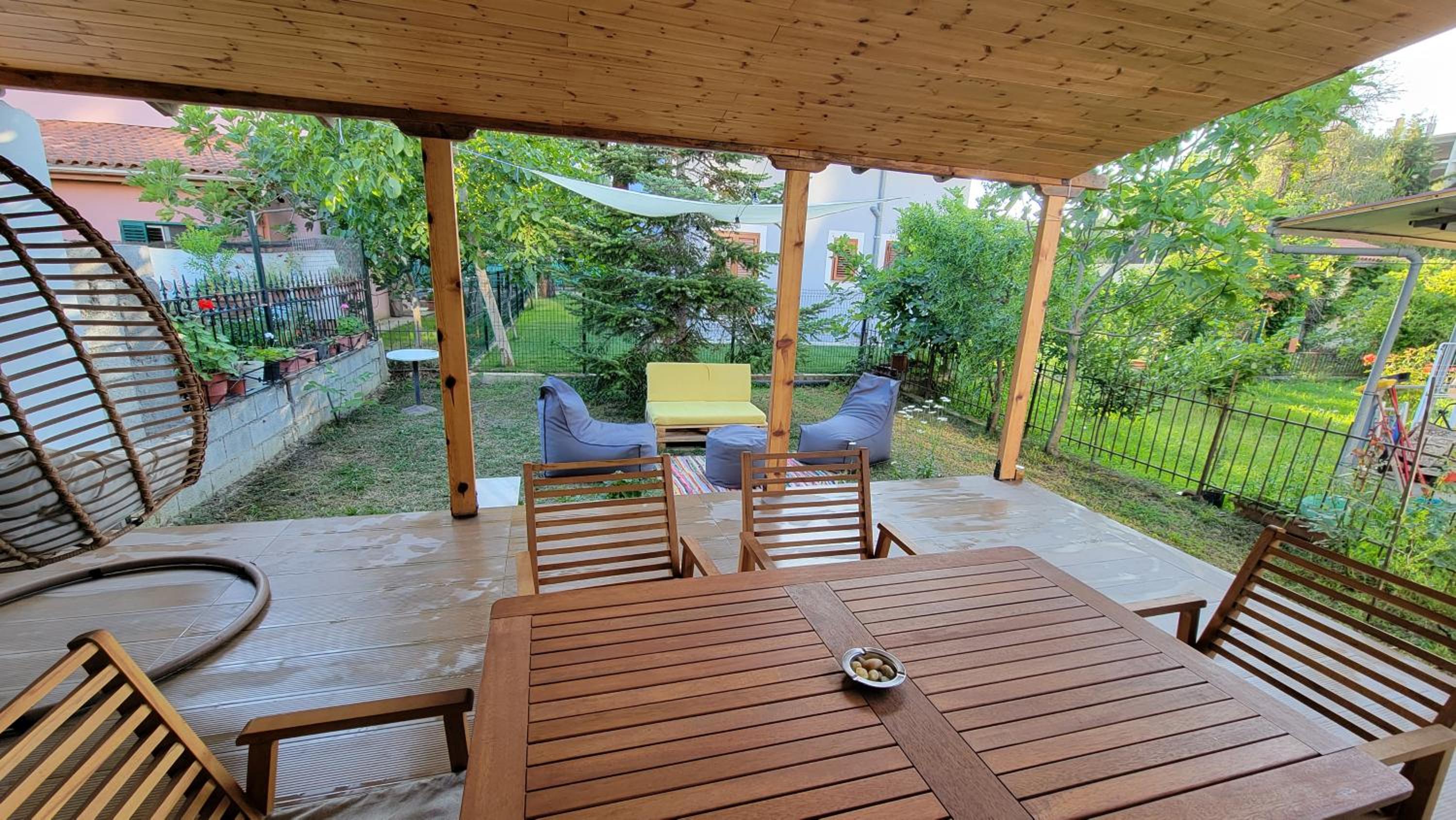 Cozy villa, Golem beach.