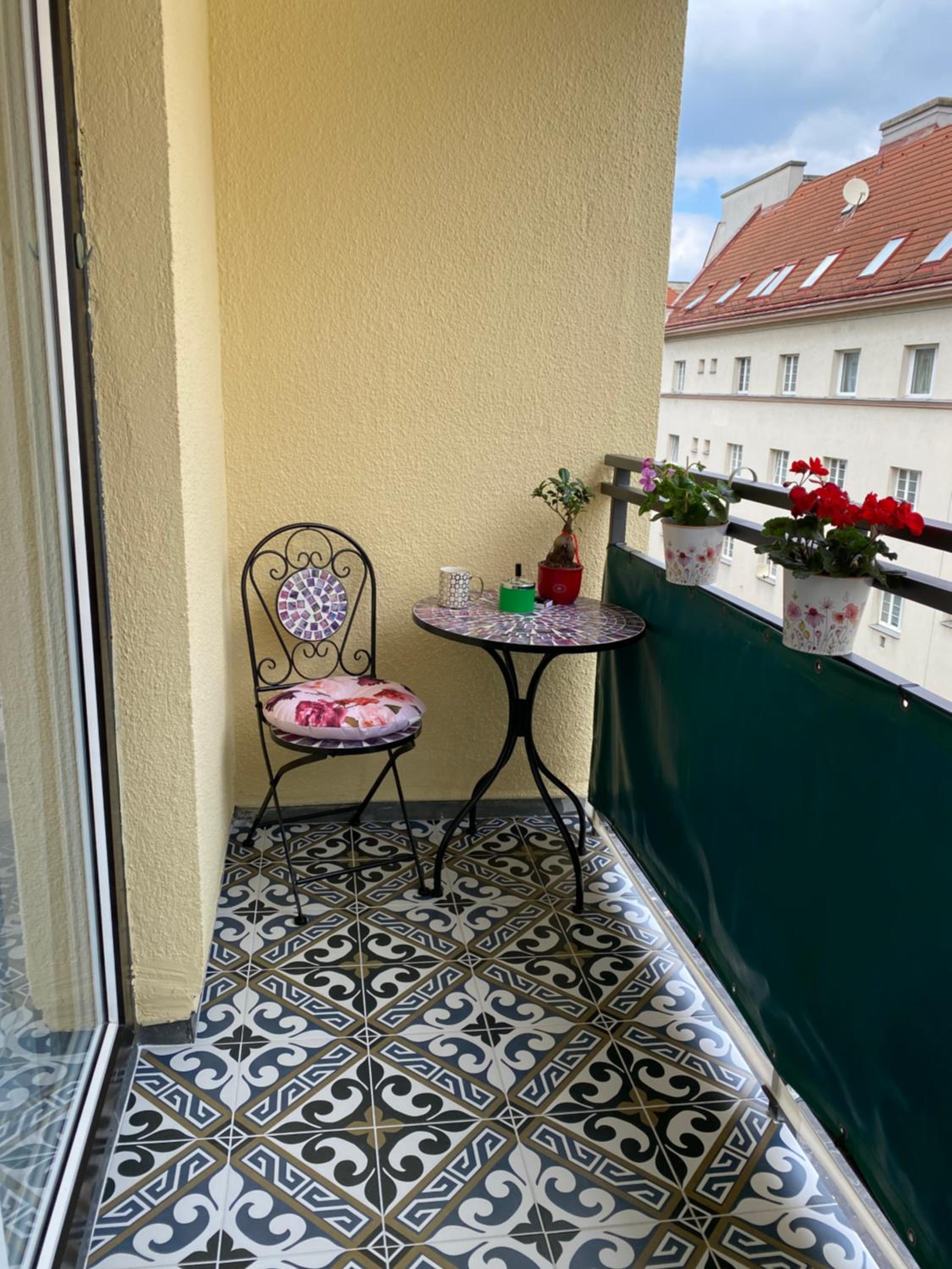 ROYAL APARTmENT