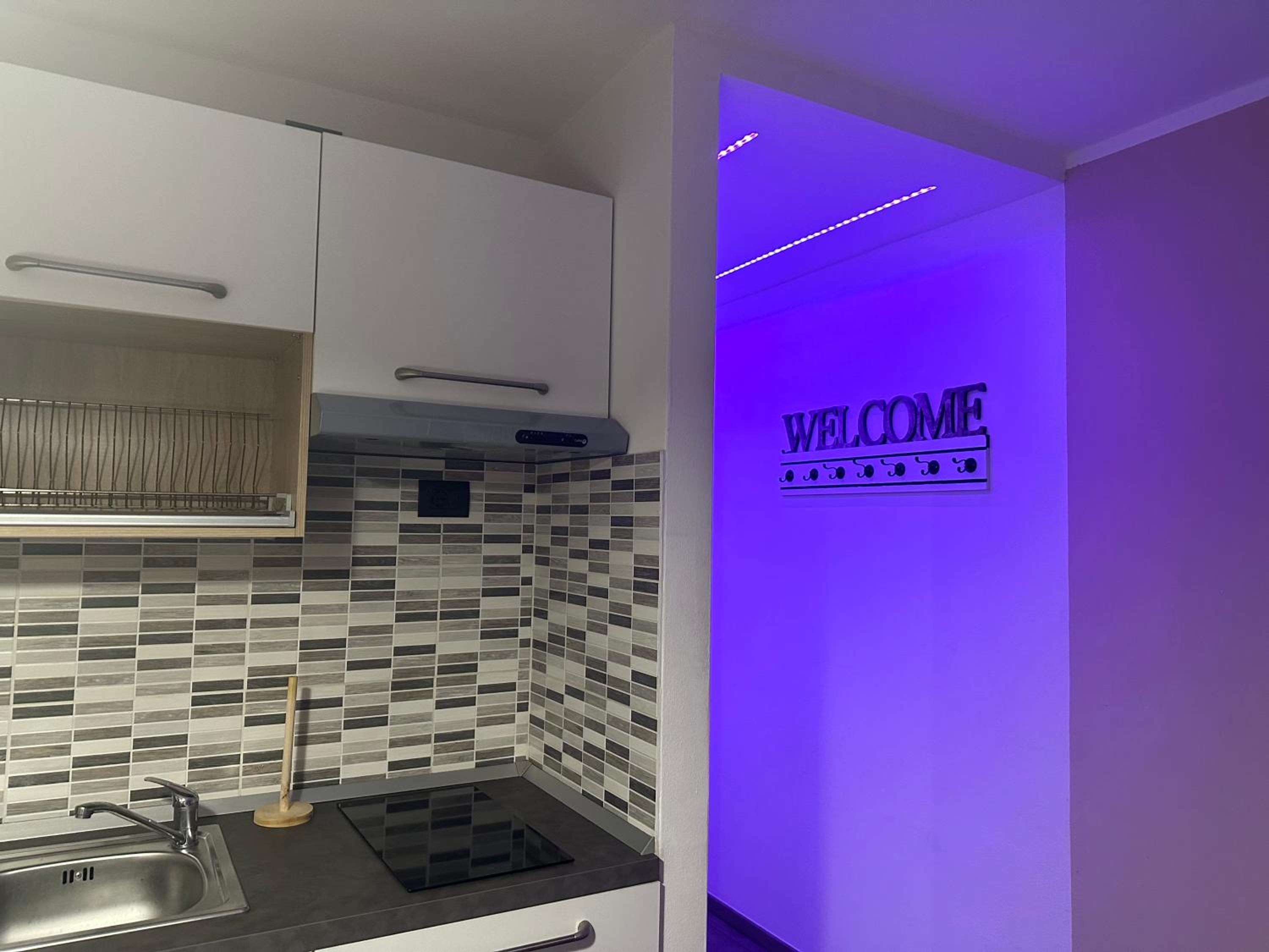 FEEL - Vivid Apartment view 2