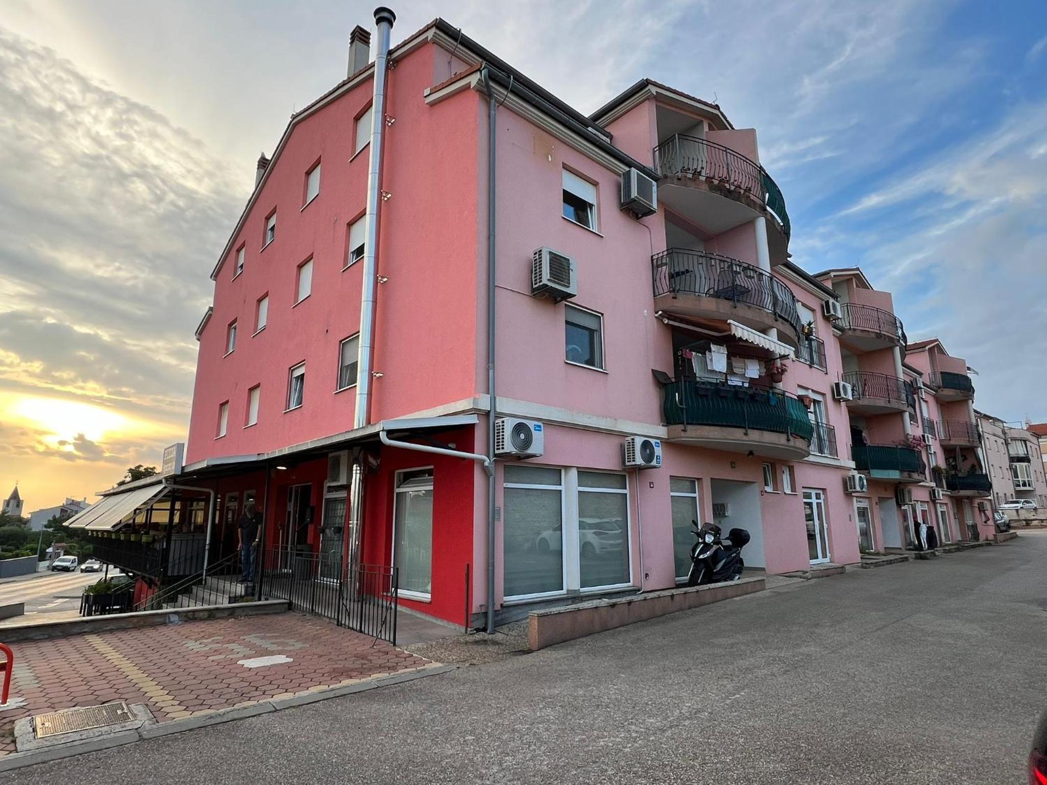 Lungo Mare Apartment with Terrace & FREE Parking