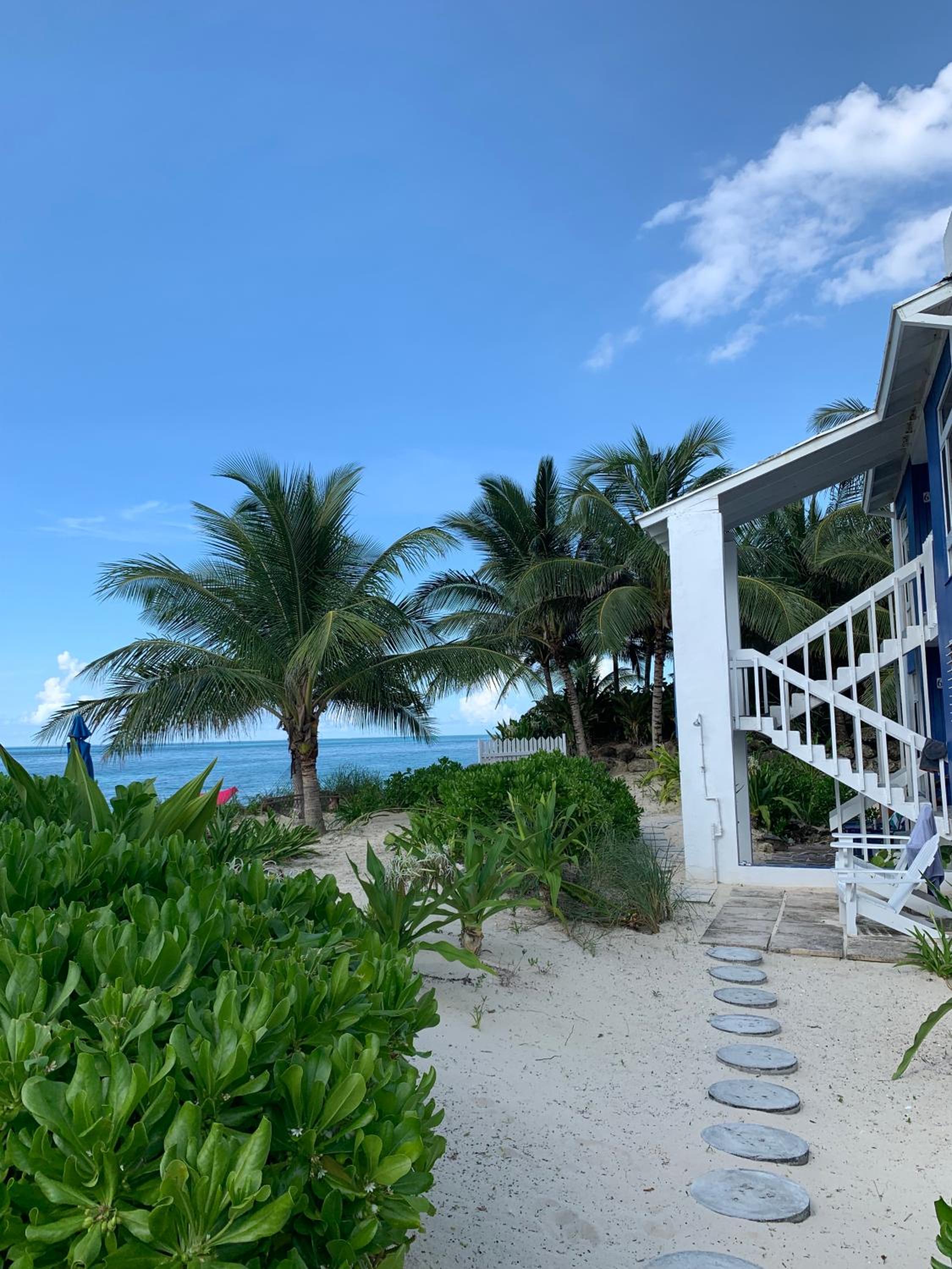 Beach'nBarefoot (Love Beach) - nestled on the beach