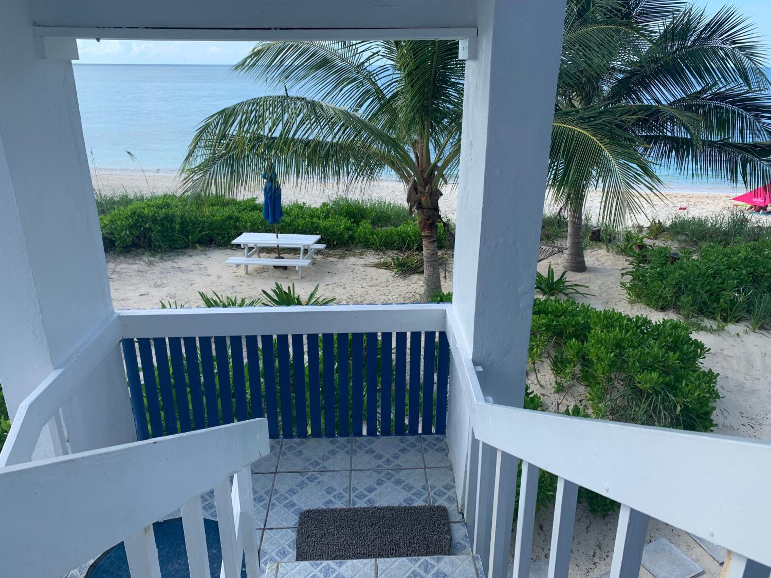 Beach'nBarefoot (Love Beach) - nestled on the beach