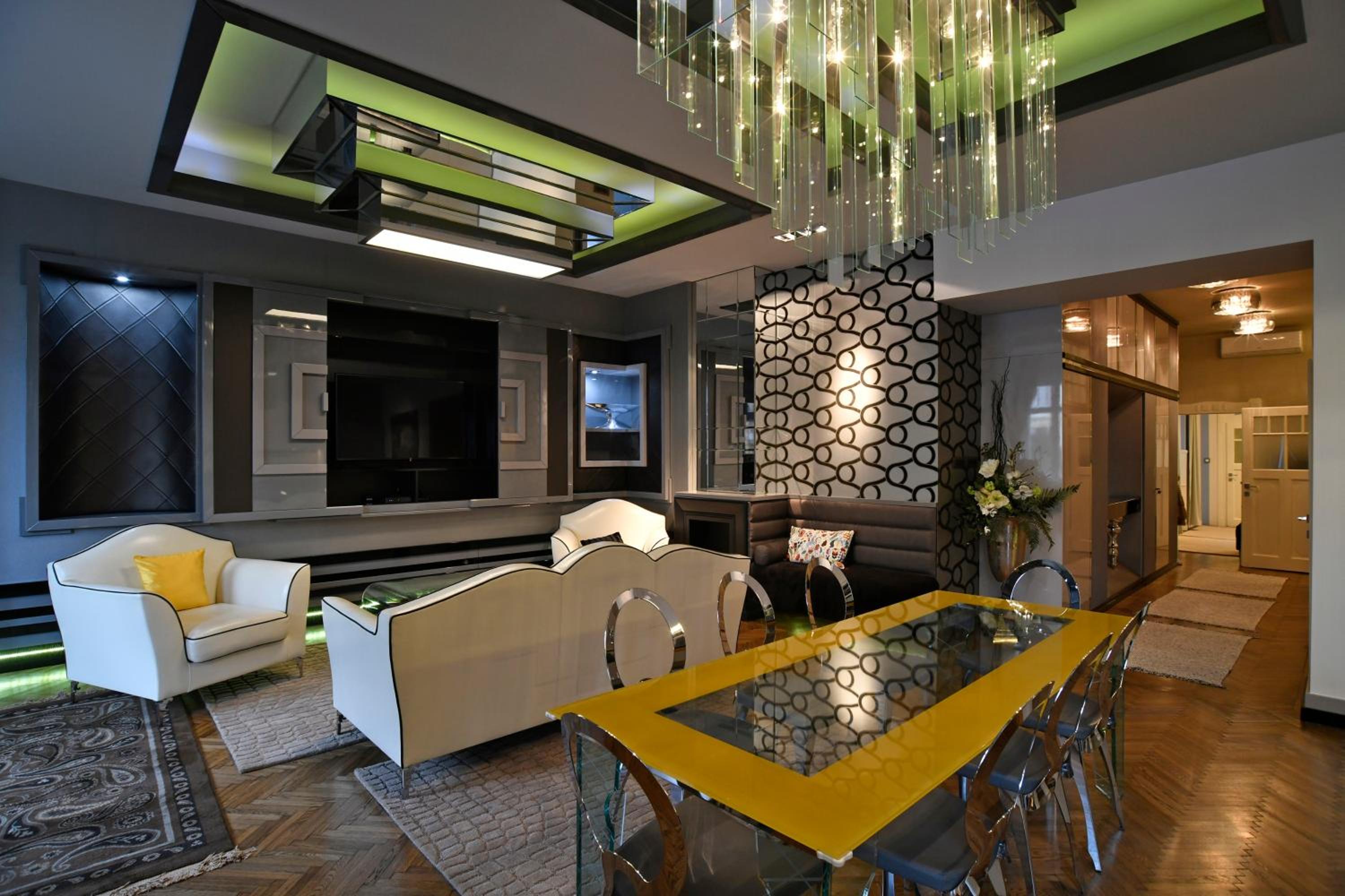LuxuryFlat near centre on118 sqm, 3BR,2BTH,8bed,AC view 2