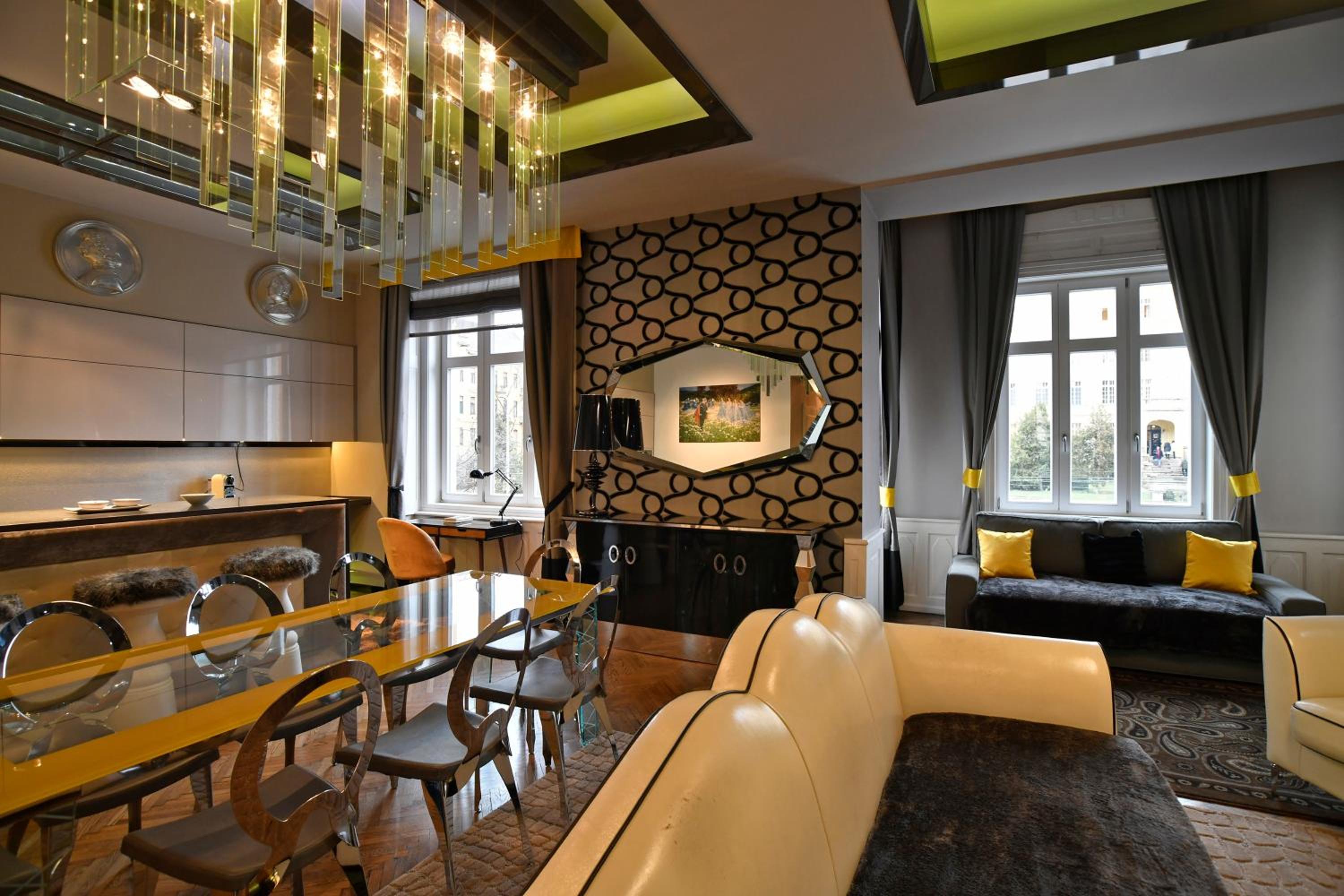 LuxuryFlat near centre on118 sqm, 3BR,2BTH,8bed,AC view 4