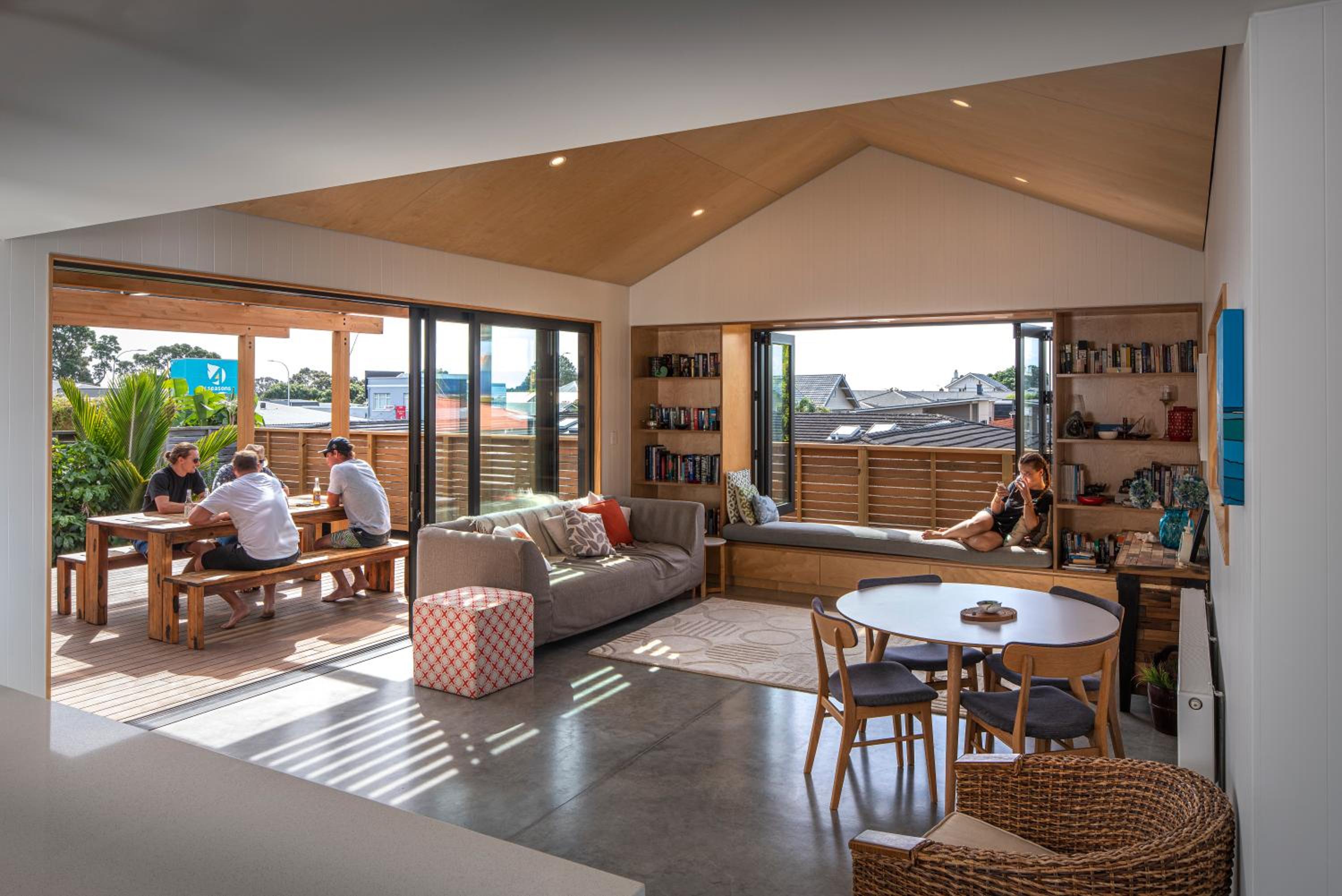 Twin Peaks Beach House - New Plymouth Holiday Home view 3
