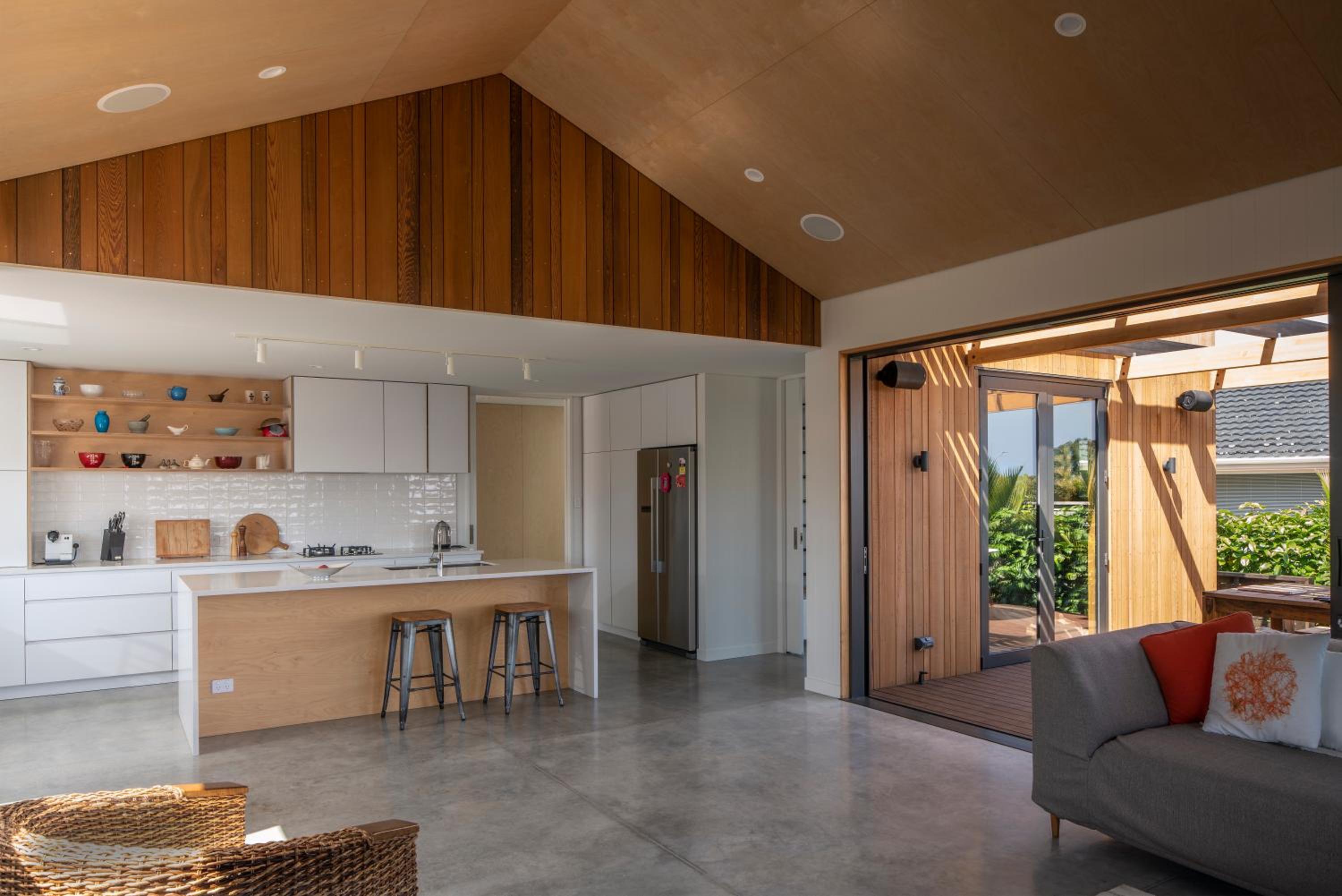 Twin Peaks Beach House - New Plymouth Holiday Home view 5