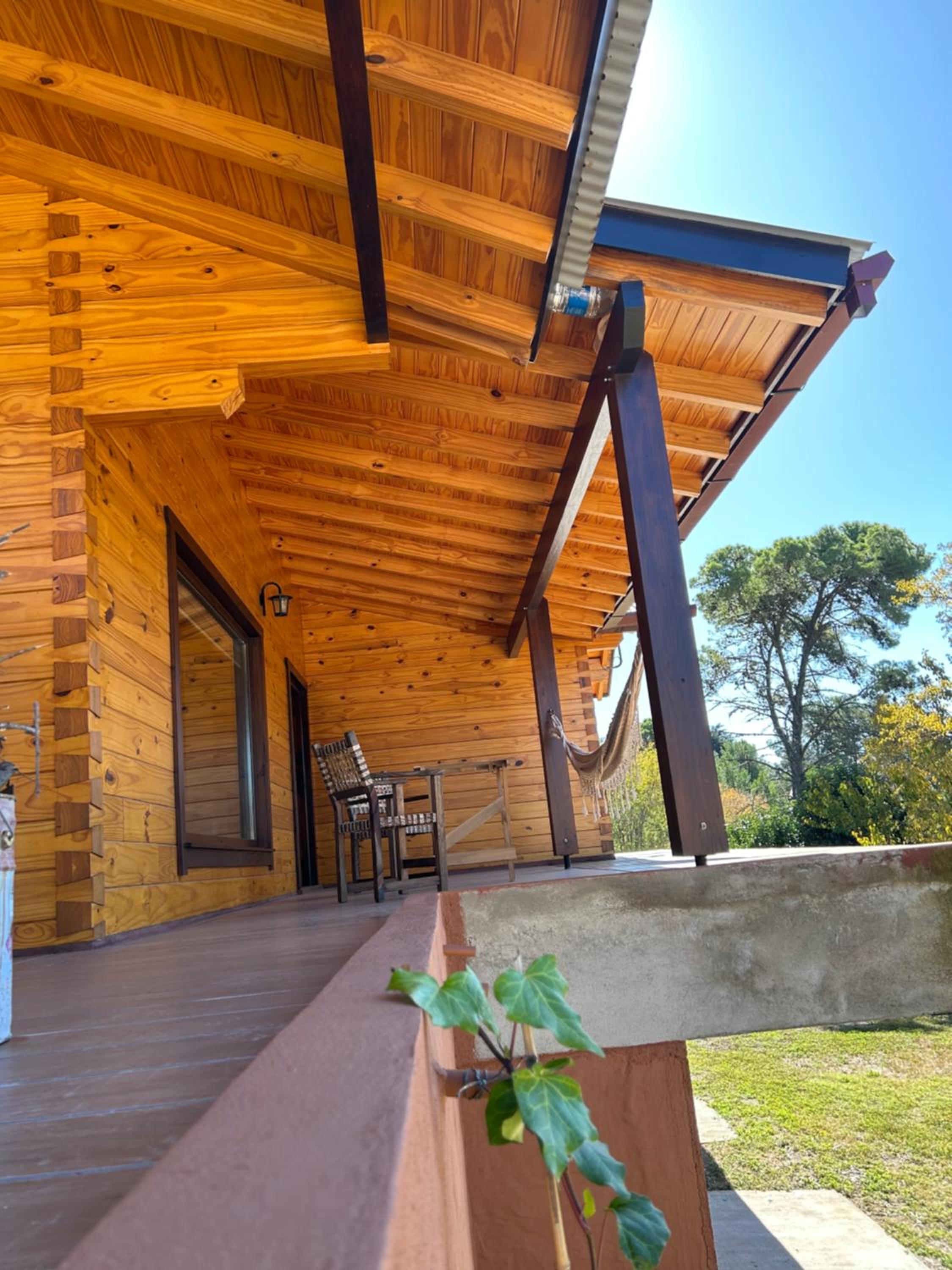 Casa y cabaña vista a las sierras