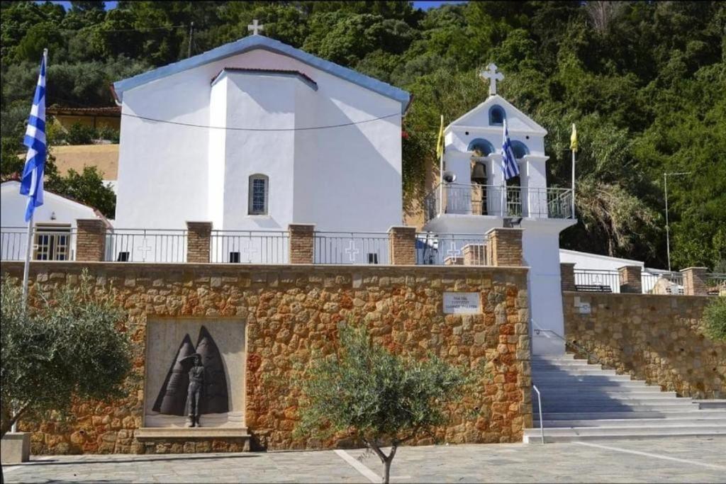 Yannis Villa