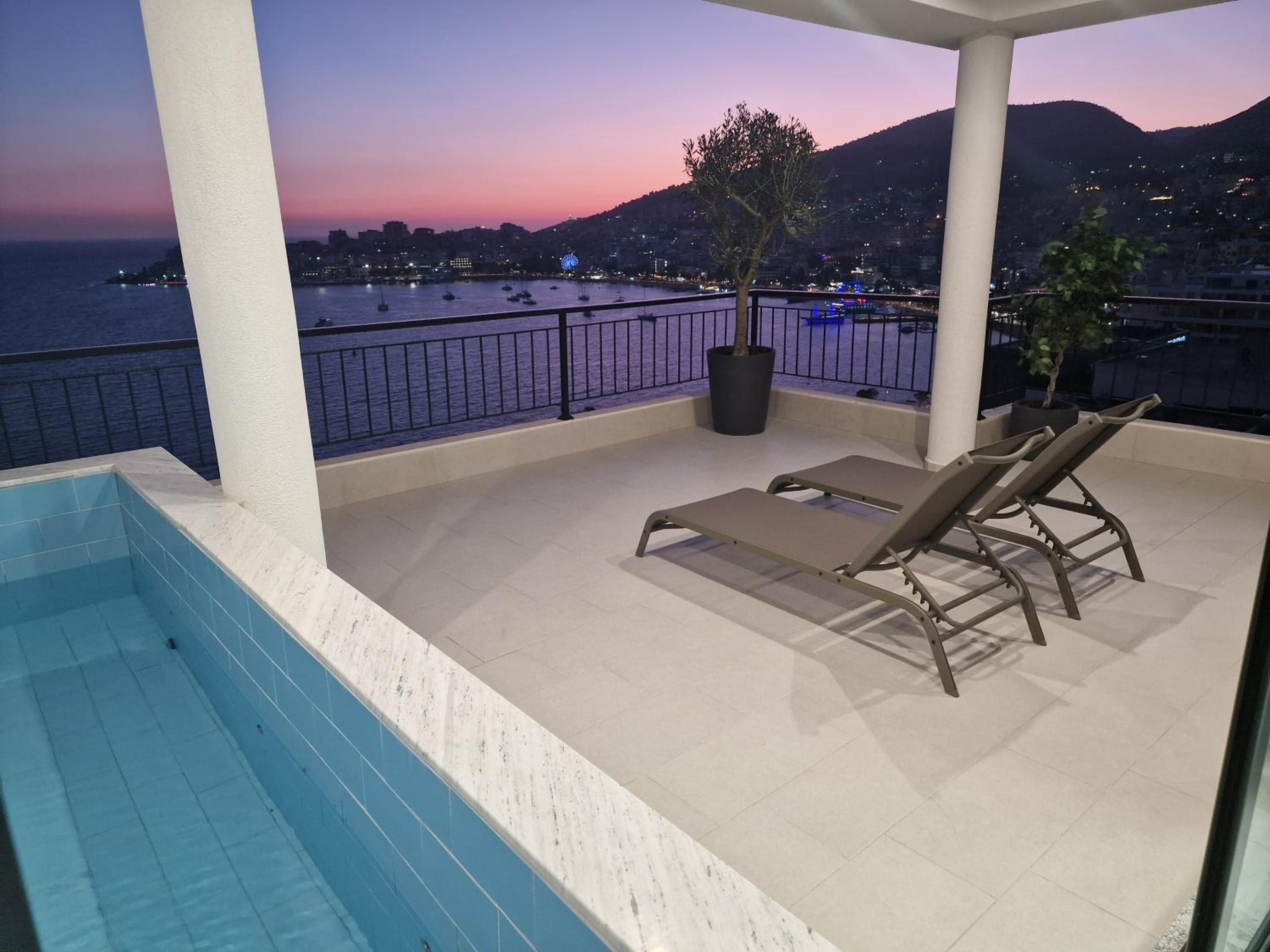 Joanna Suites